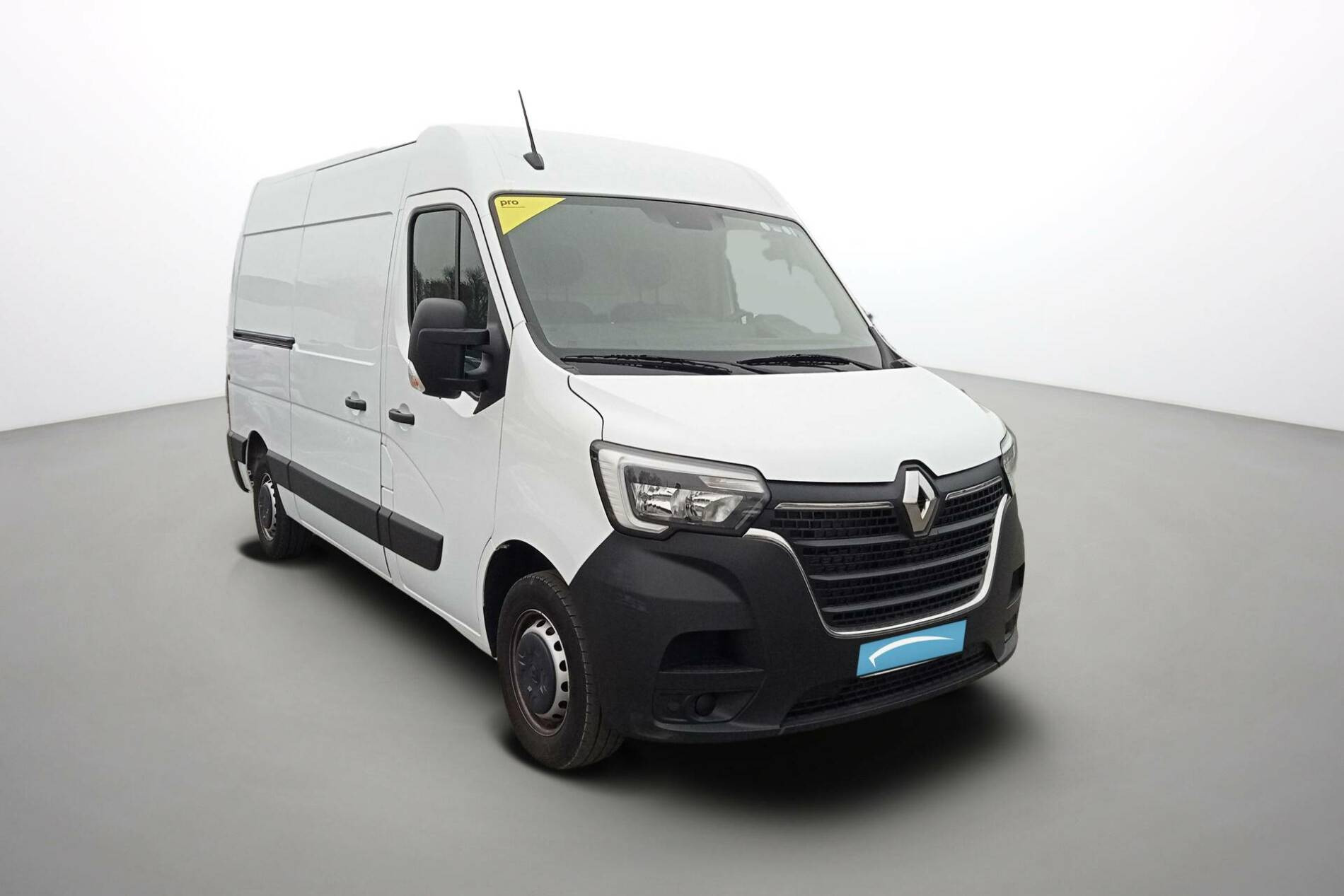 Vente en ligne Renault Master Fourgon MASTER FGN TRAC F3500 L2H2 BLUE DCI 135 au prix de 26 990 €