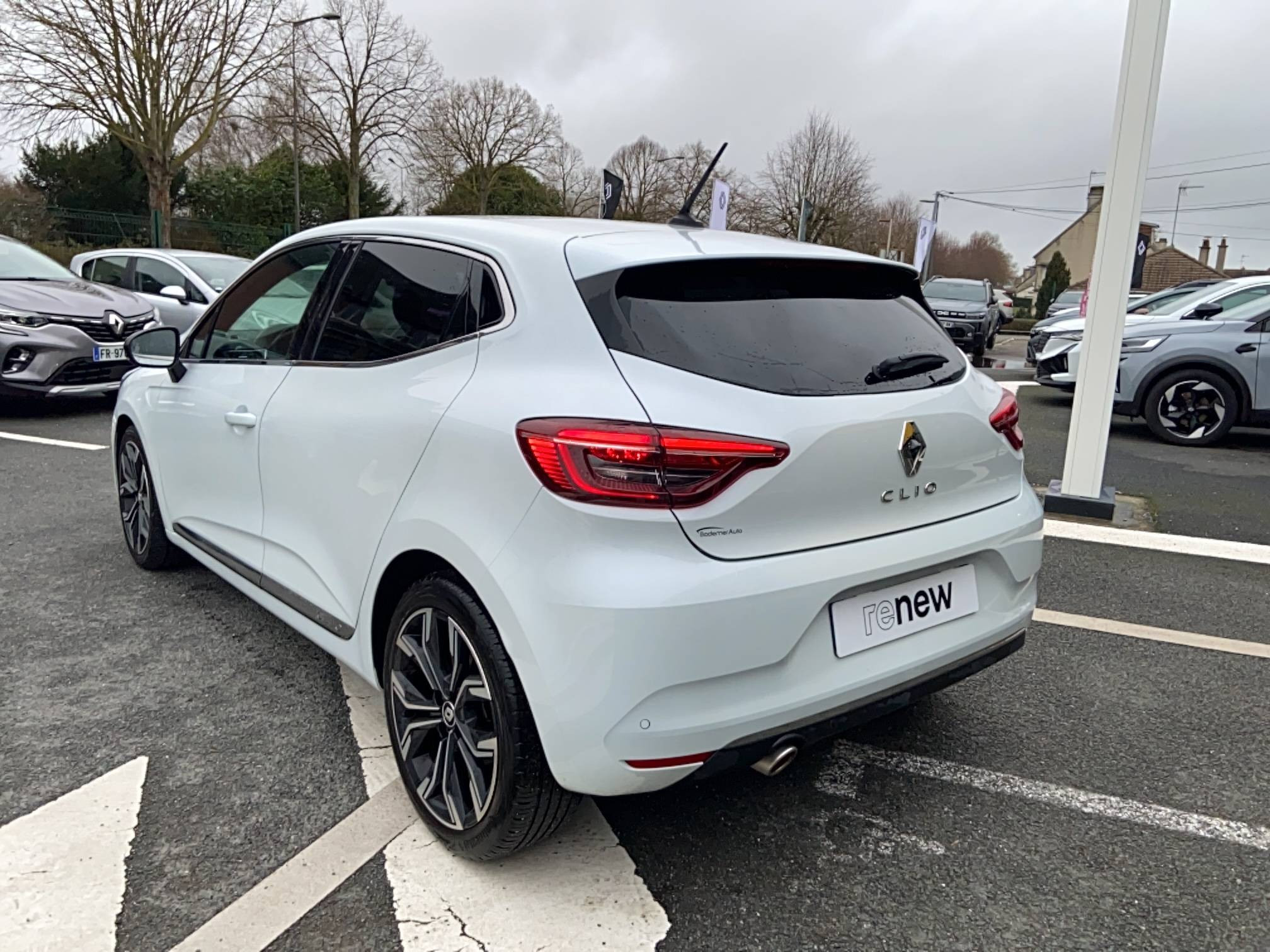 Vente en ligne Renault Clio 5 Clio TCe 90 - 21N au prix de 15 490 €