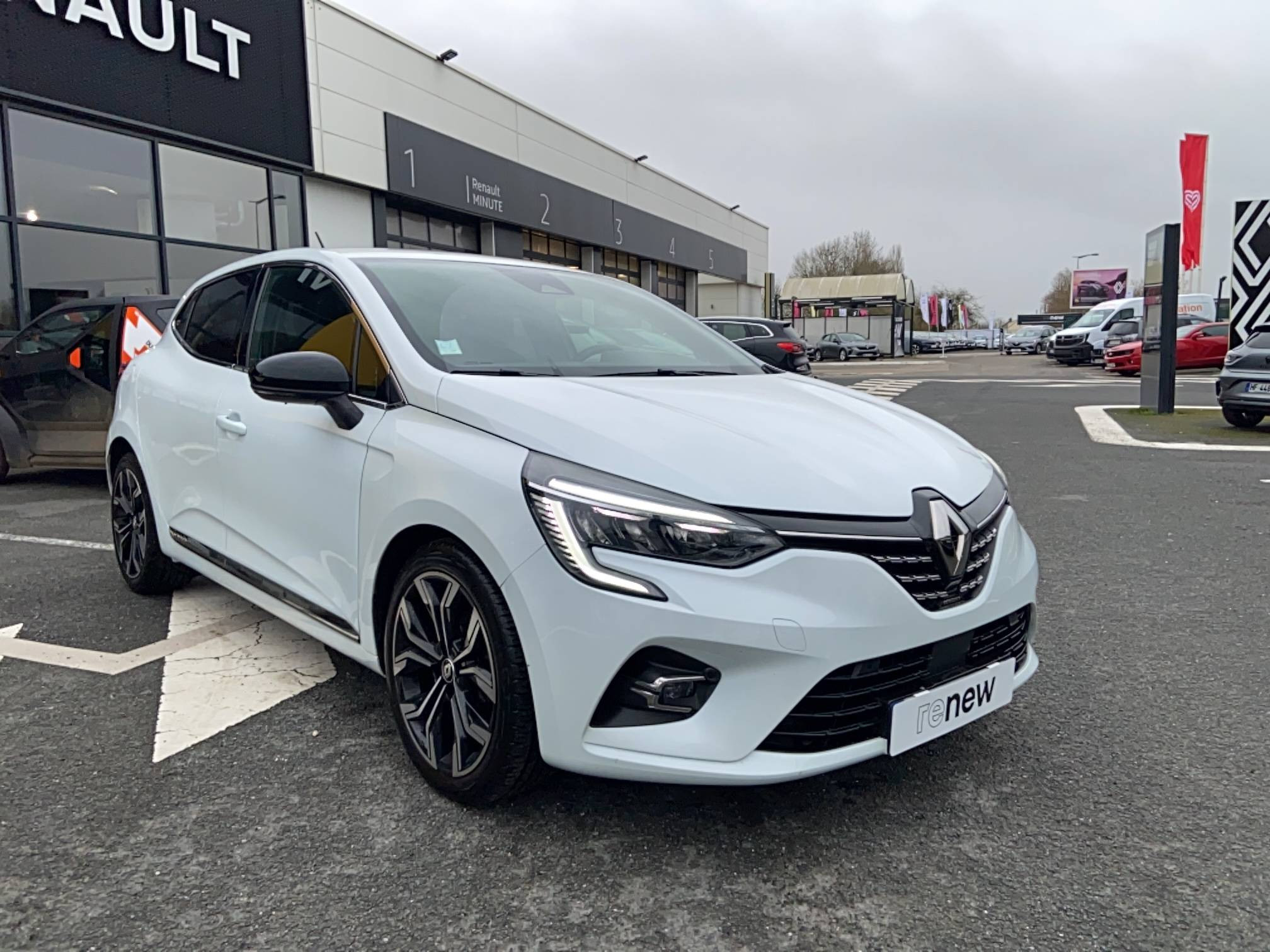 Vente en ligne Renault Clio 5 Clio TCe 90 - 21N au prix de 15 490 €