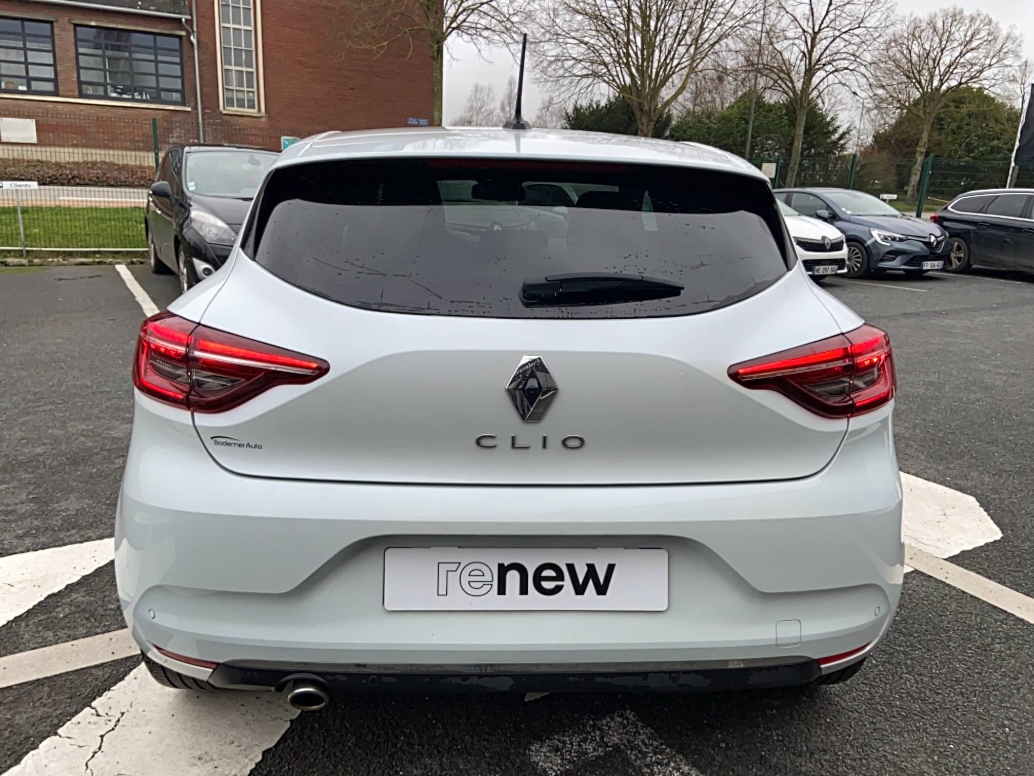 Vente en ligne Renault Clio 5 Clio TCe 90 - 21N au prix de 15 490 €