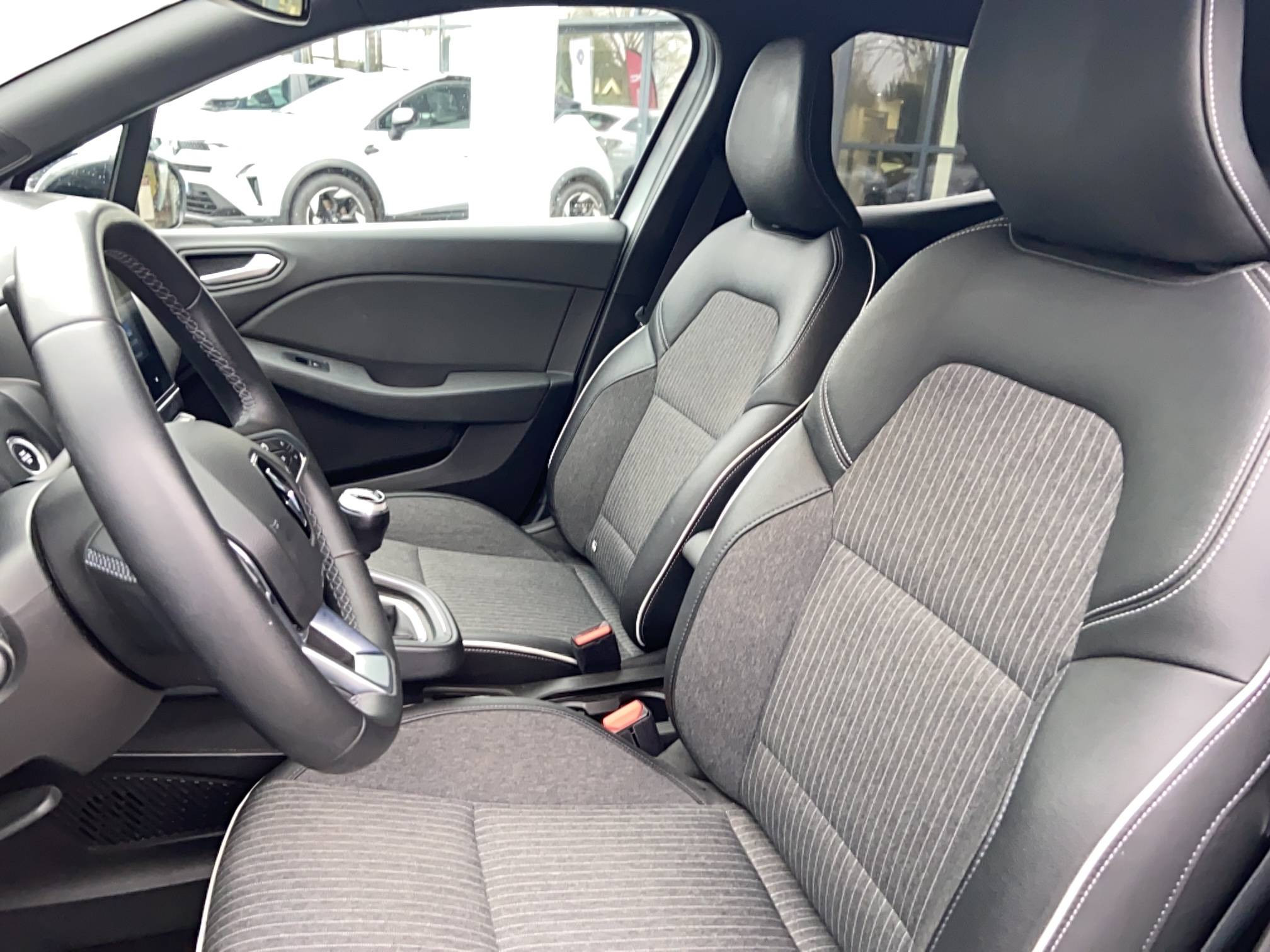 Vente en ligne Renault Clio 5 Clio TCe 90 - 21N au prix de 15 490 €