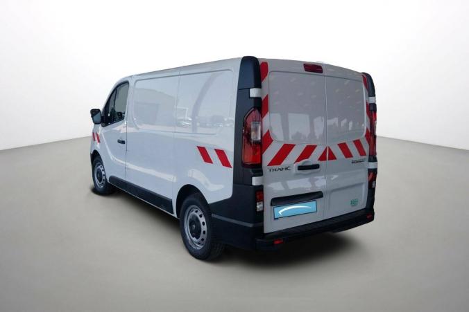 Vente en ligne Renault Trafic 3 Fourgon TRAFIC FGN L1H1 1000 KG DCI 95 E6 STOP&START au prix de 15 990 €