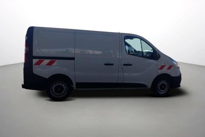 Vente en ligne Renault Trafic 3 Fourgon TRAFIC FGN L1H1 1000 KG DCI 95 E6 STOP&START au prix de 15 990 €