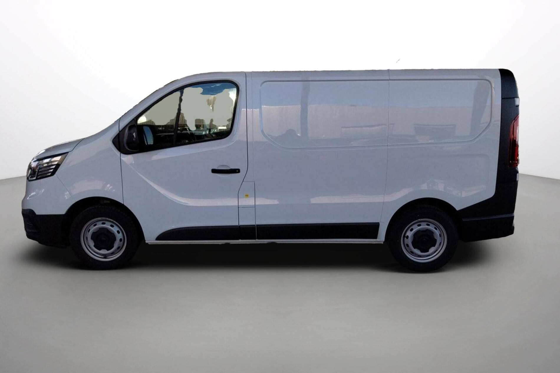Vente en ligne Renault Trafic 3 Fourgon TRAFIC FGN L1H1 3000 KG BLUE DCI 130 au prix de 24 690 €