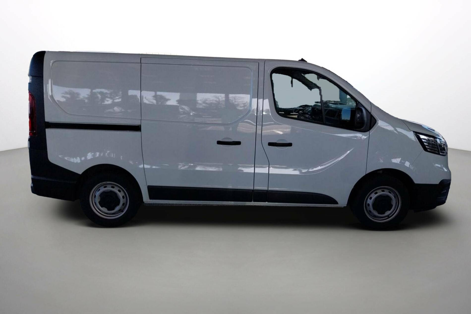 Vente en ligne Renault Trafic 3 Fourgon TRAFIC FGN L1H1 3000 KG BLUE DCI 130 au prix de 24 690 €