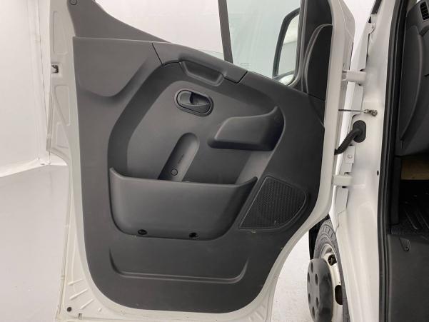 Vente en ligne Renault Master 3 Châssis Cabine MASTER CDC PROP RJ3500 L3 DCI 130 au prix de 33 490 €