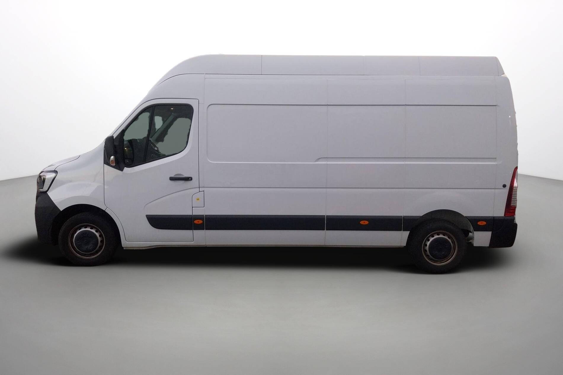 Vente en ligne Renault Master Fourgon MASTER FGN TRAC F3500 L3H3 BLUE DCI 135 au prix de 28 490 €