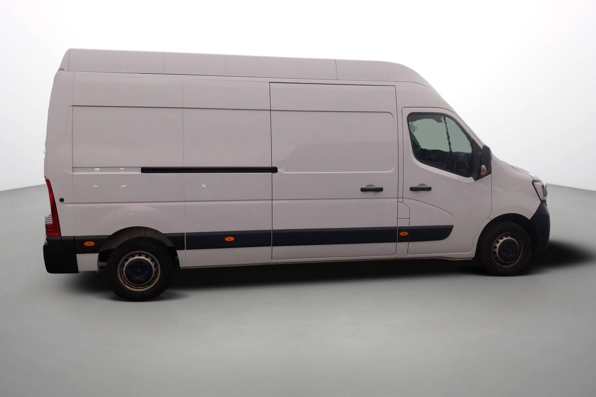 Vente en ligne Renault Master Fourgon MASTER FGN TRAC F3500 L3H3 BLUE DCI 135 au prix de 28 490 €
