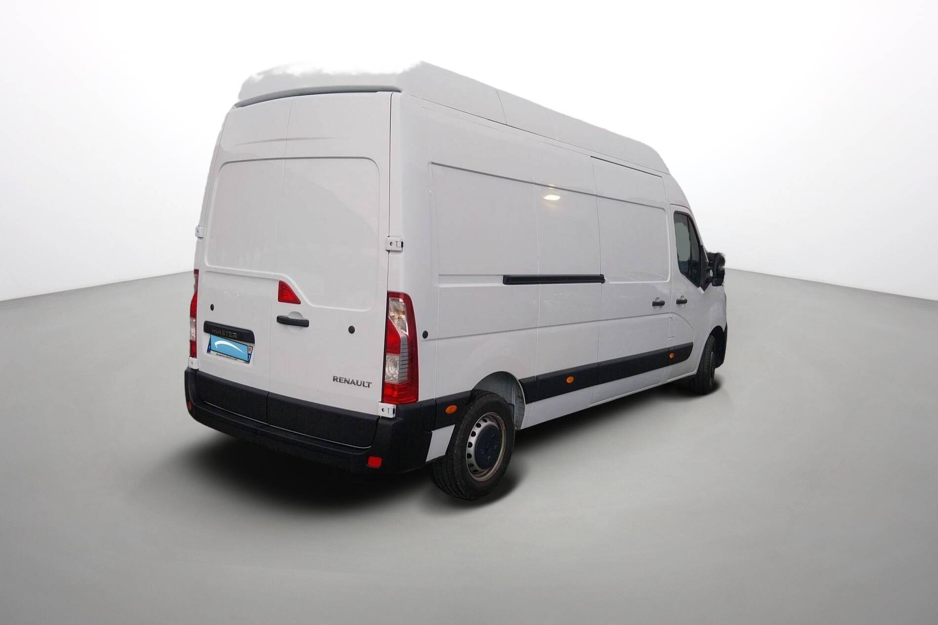 Vente en ligne Renault Master Fourgon MASTER FGN TRAC F3500 L3H3 BLUE DCI 135 au prix de 29 990 €