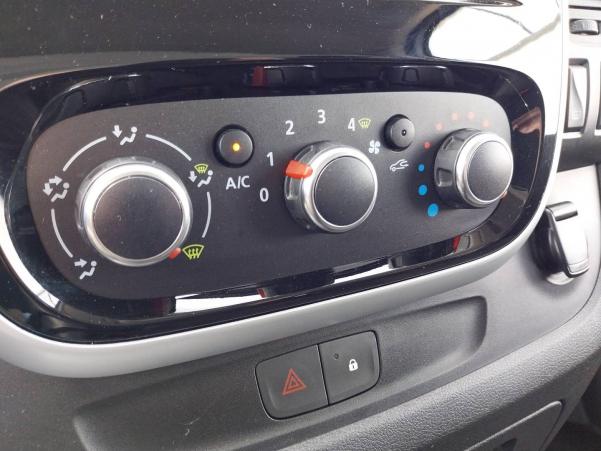 Vente en ligne Renault Trafic 3 Fourgon TRAFIC FGN L2H1 1300 KG DCI 120 au prix de 24 990 €