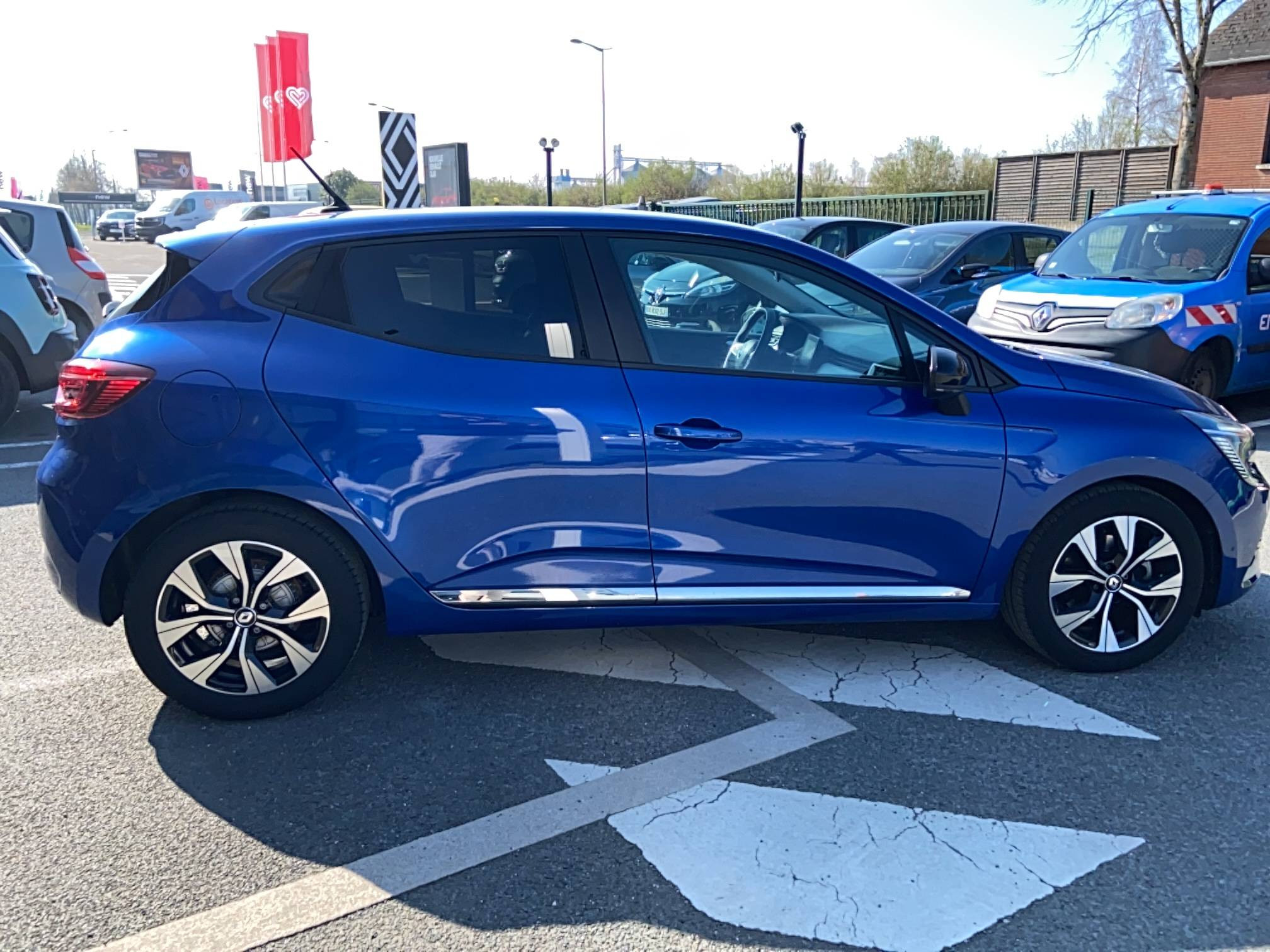 Vente en ligne Renault Clio 5 Clio Blue dCi 100 au prix de 13 990 €