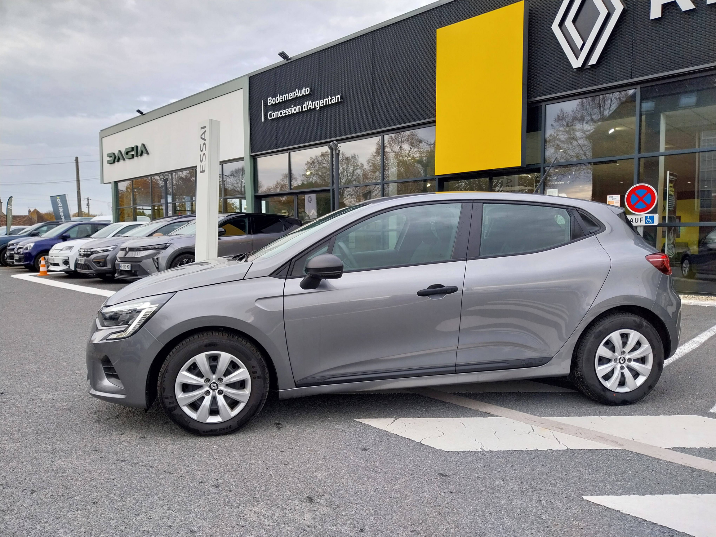 Vente en ligne Renault Clio 5 Clio SCe 65 au prix de 13 190 €