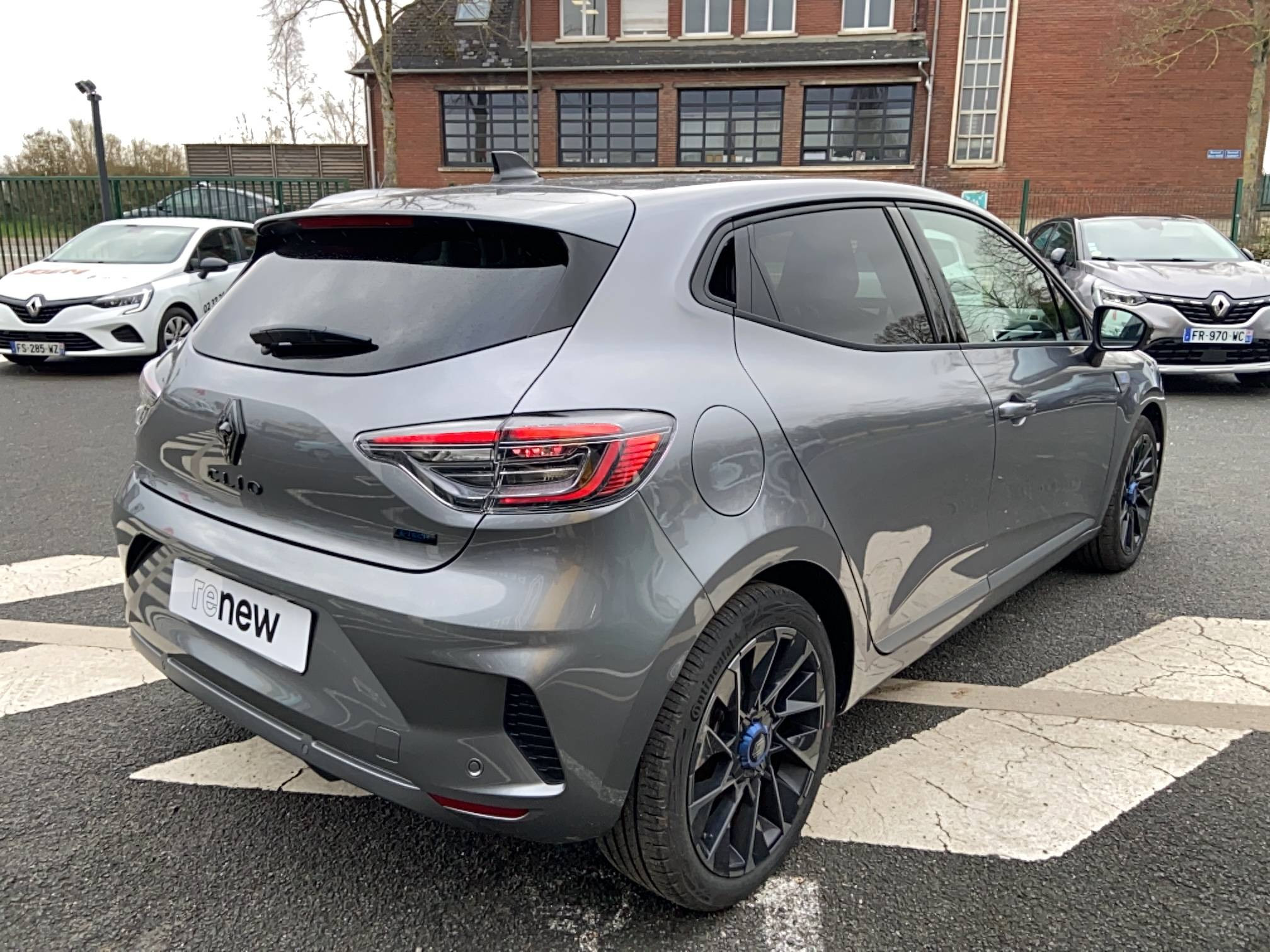 Vente en ligne Renault Clio 5 Clio E-Tech full hybrid 145 ch GSR2 au prix de 27 490 €