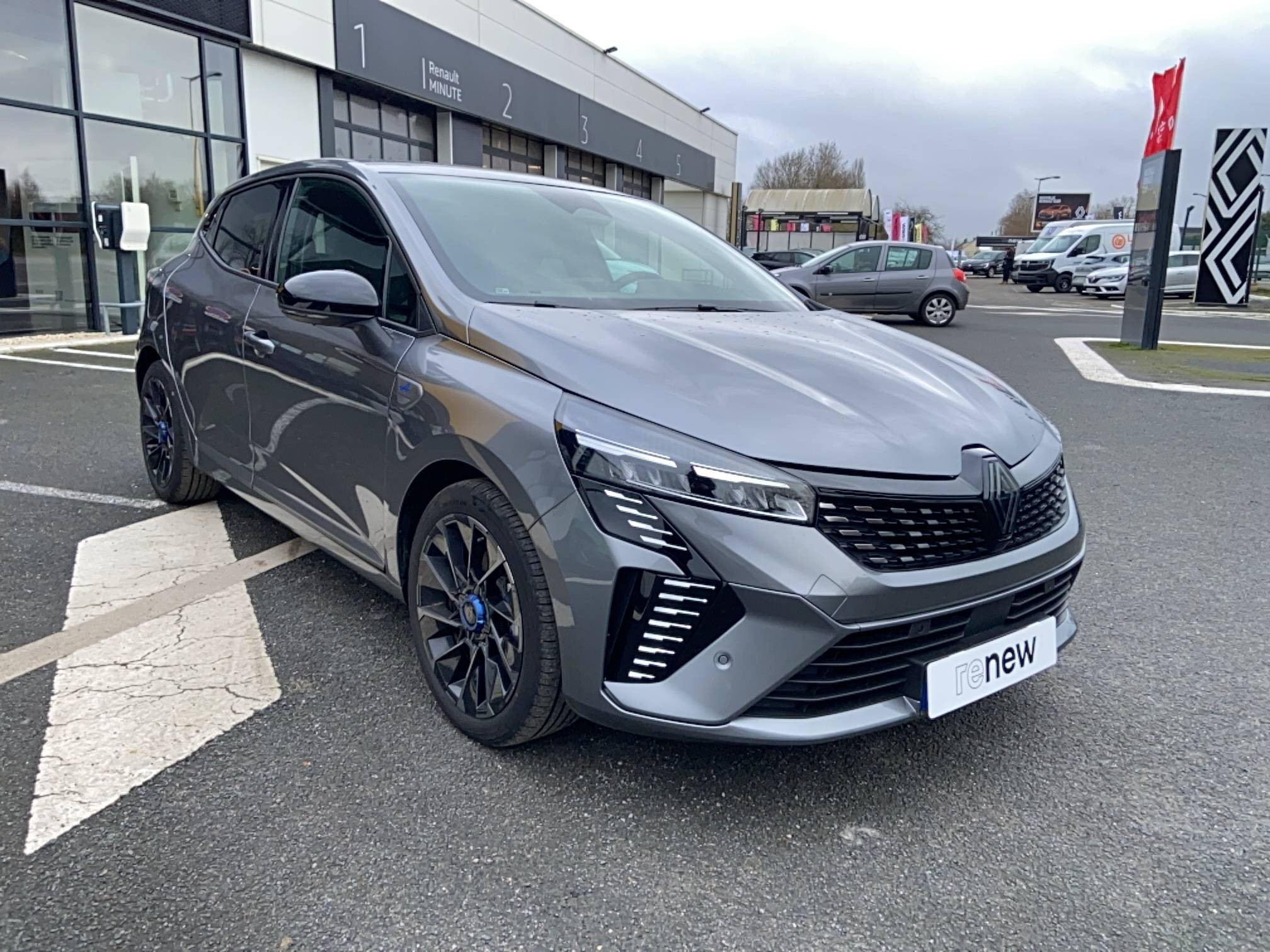 Vente en ligne Renault Clio 5 Clio E-Tech full hybrid 145 ch GSR2 au prix de 27 490 €