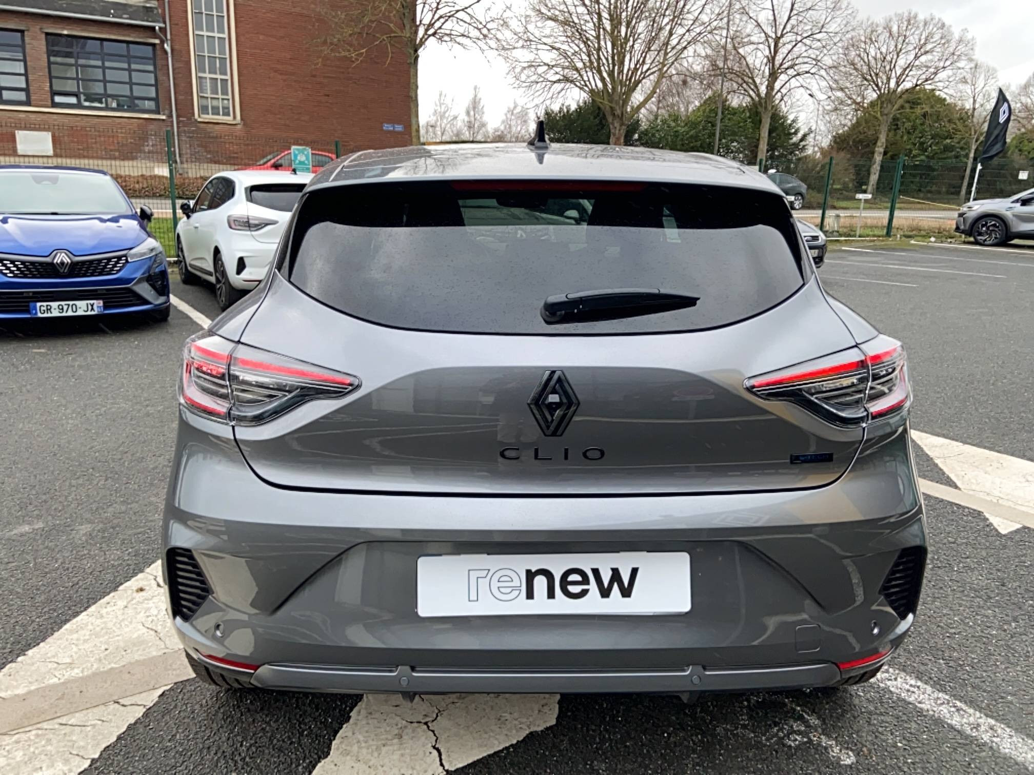 Vente en ligne Renault Clio 5 Clio E-Tech full hybrid 145 ch GSR2 au prix de 27 490 €