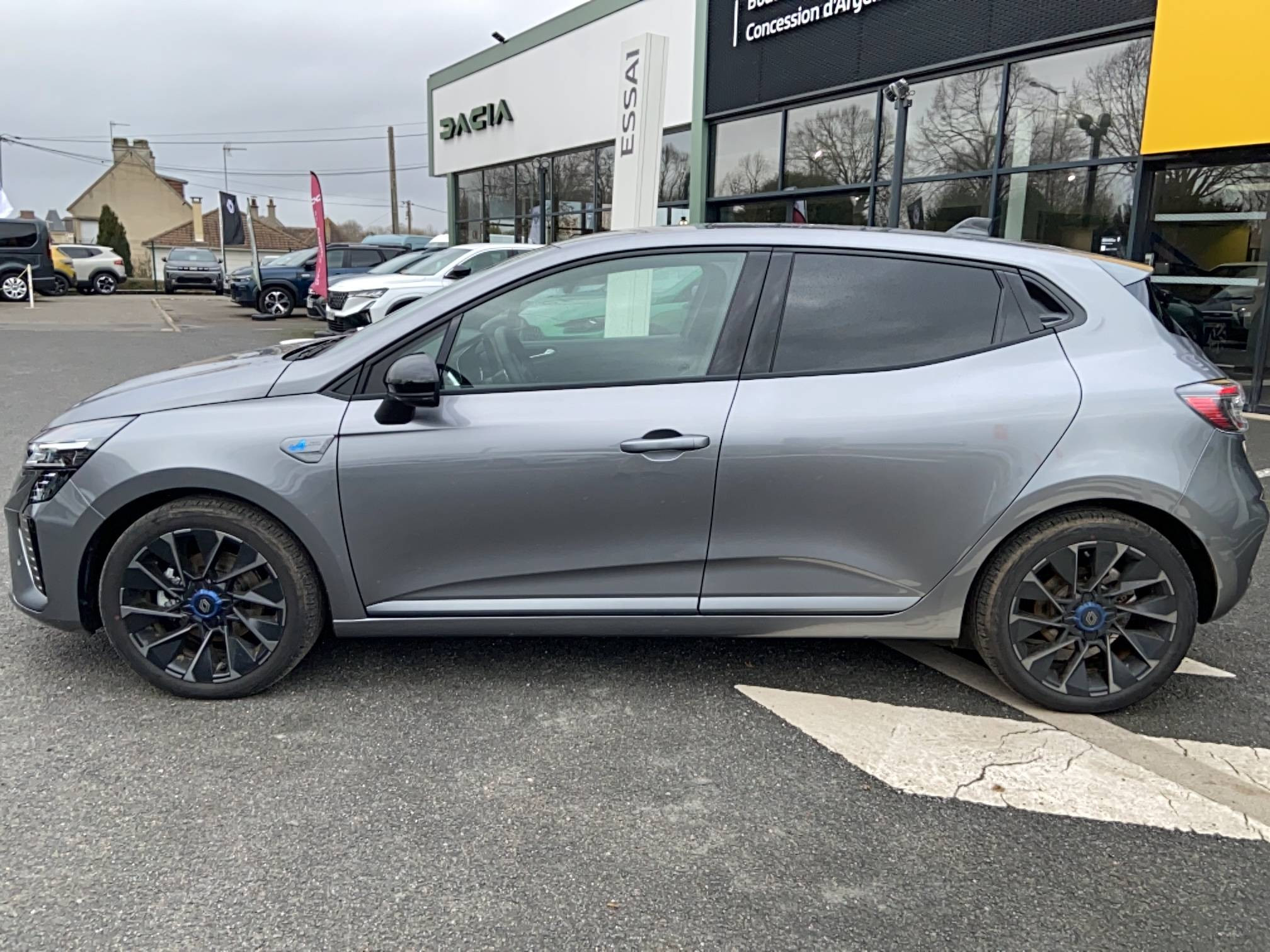 Vente en ligne Renault Clio 5 Clio E-Tech full hybrid 145 ch GSR2 au prix de 27 490 €