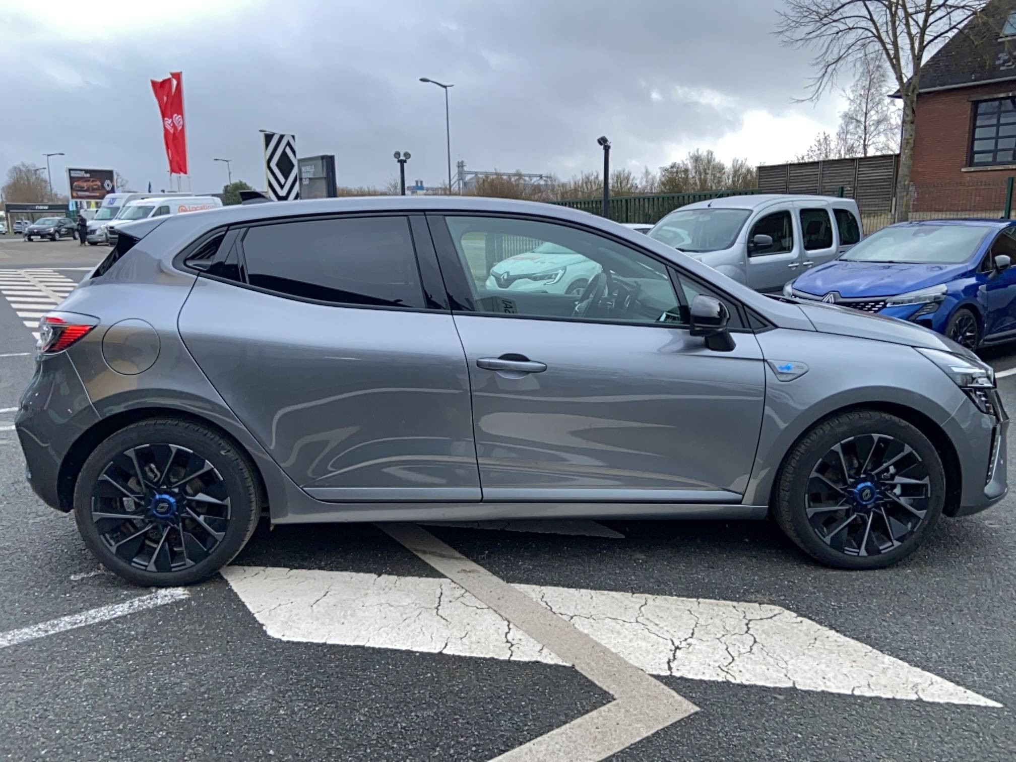 Vente en ligne Renault Clio 5 Clio E-Tech full hybrid 145 ch GSR2 au prix de 27 490 €