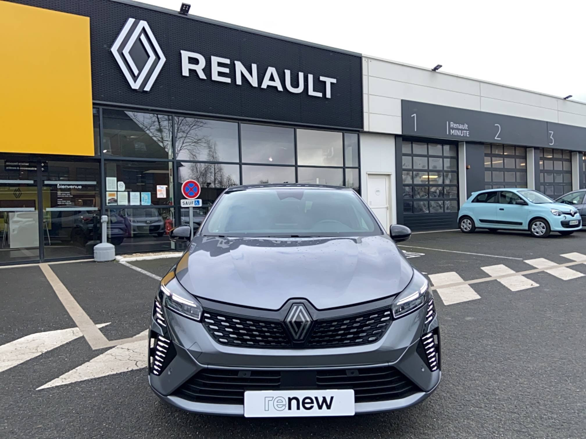 Vente en ligne Renault Clio 5 Clio E-Tech full hybrid 145 ch GSR2 au prix de 27 490 €