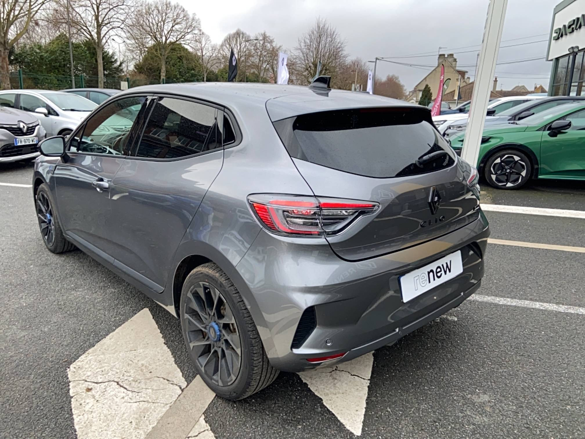 Vente en ligne Renault Clio 5 Clio E-Tech full hybrid 145 ch GSR2 au prix de 27 490 €