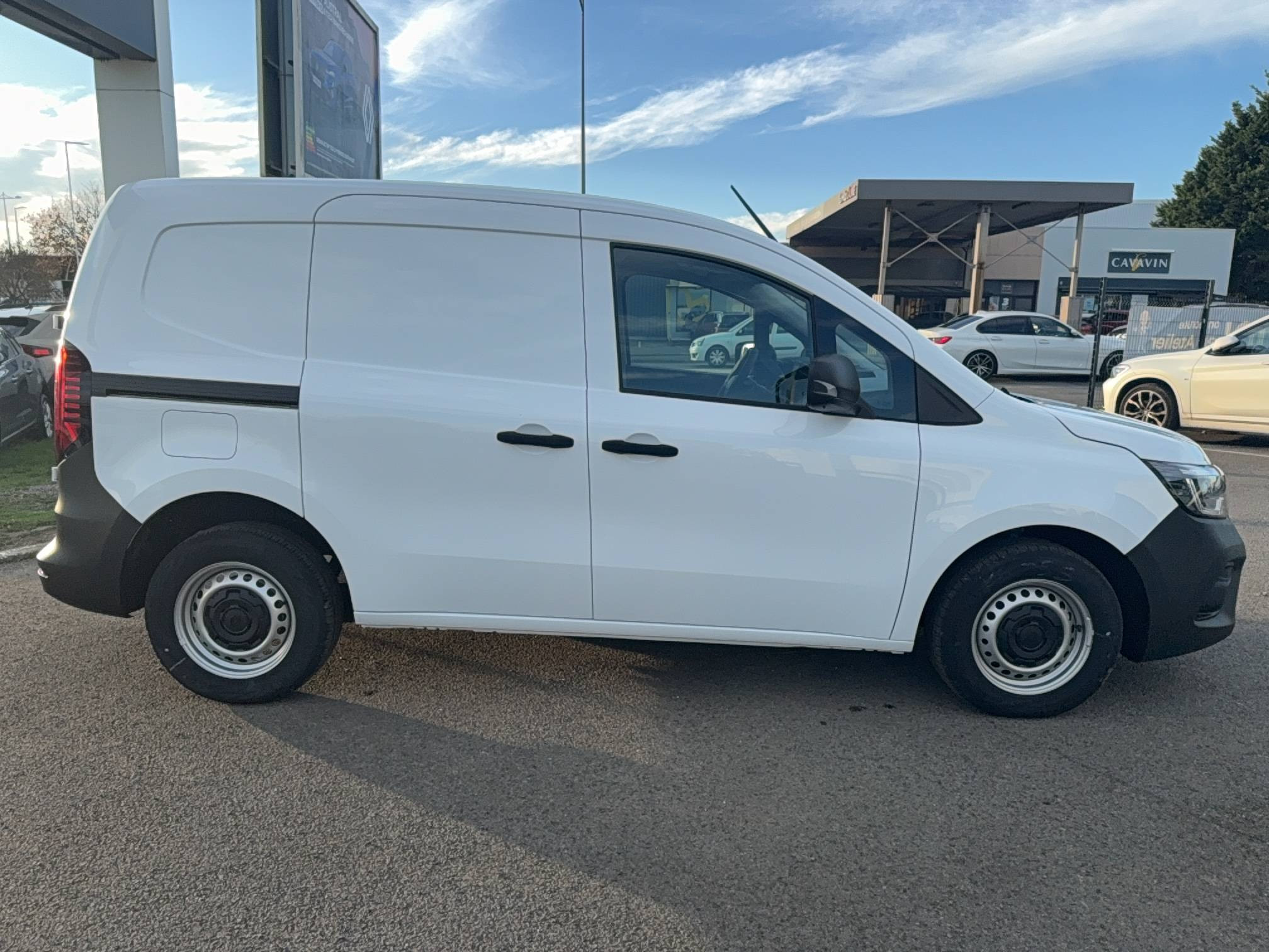 Vente en ligne Renault Kangoo Van  TOLE L1 BLUE DCI 95 AUTO au prix de 24 680 €