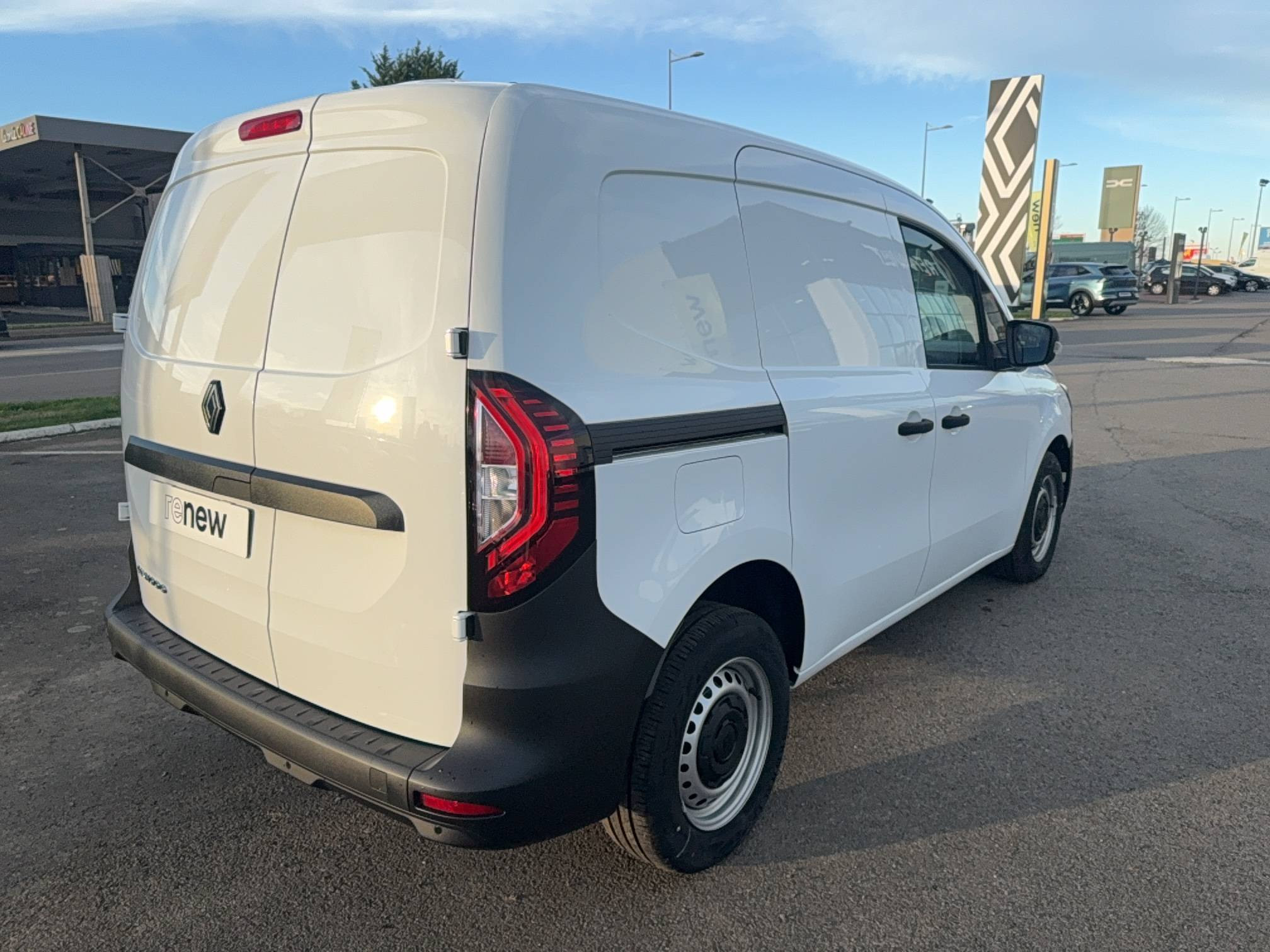 Vente en ligne Renault Kangoo Van  TOLE L1 BLUE DCI 95 AUTO au prix de 24 680 €