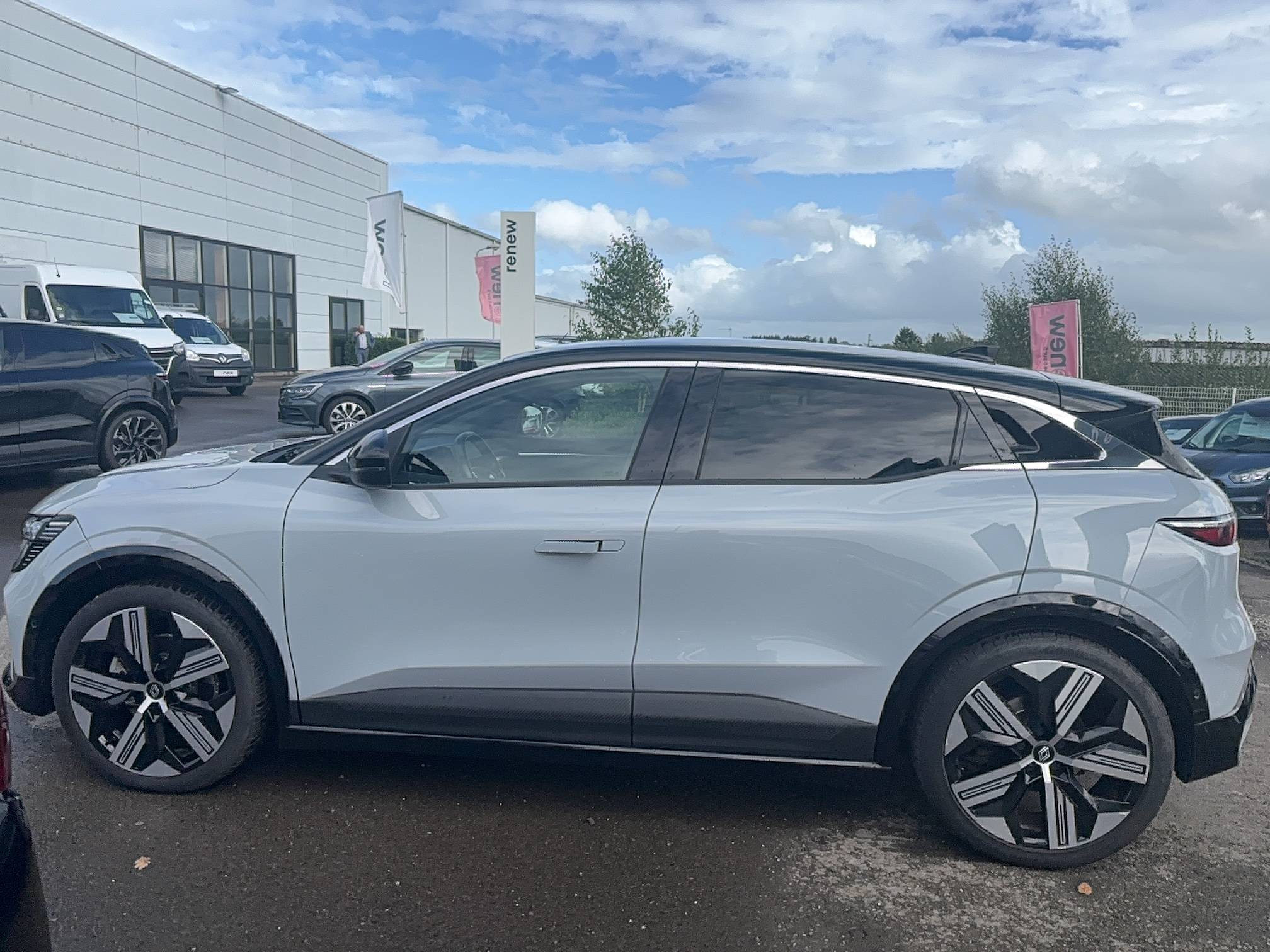 Vente en ligne Renault Megane E-Tech  EV60 220 ch super charge au prix de 23 290 €