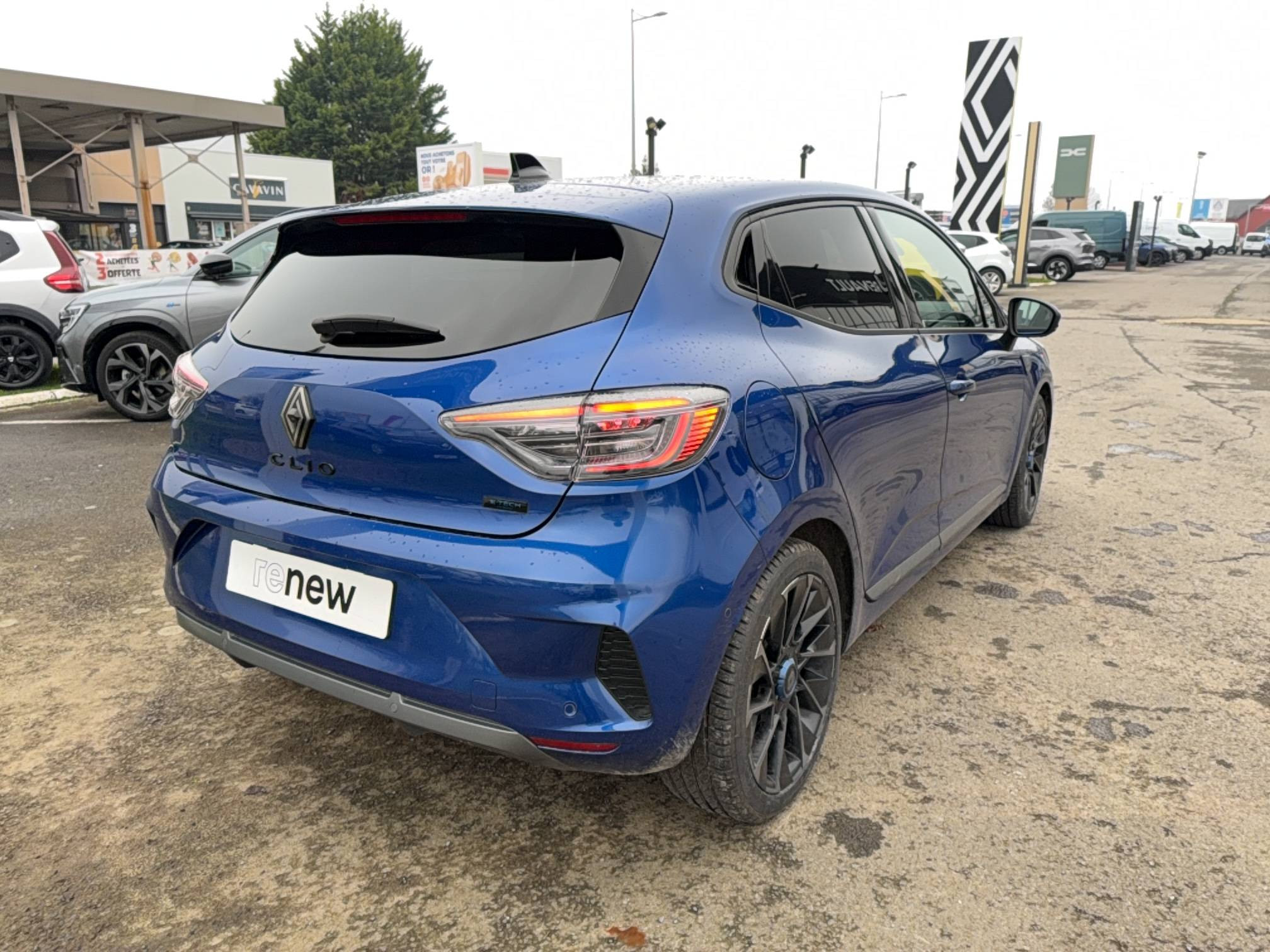 Vente en ligne Renault Clio 5 Clio E-Tech full hybrid 145 au prix de 21 980 €