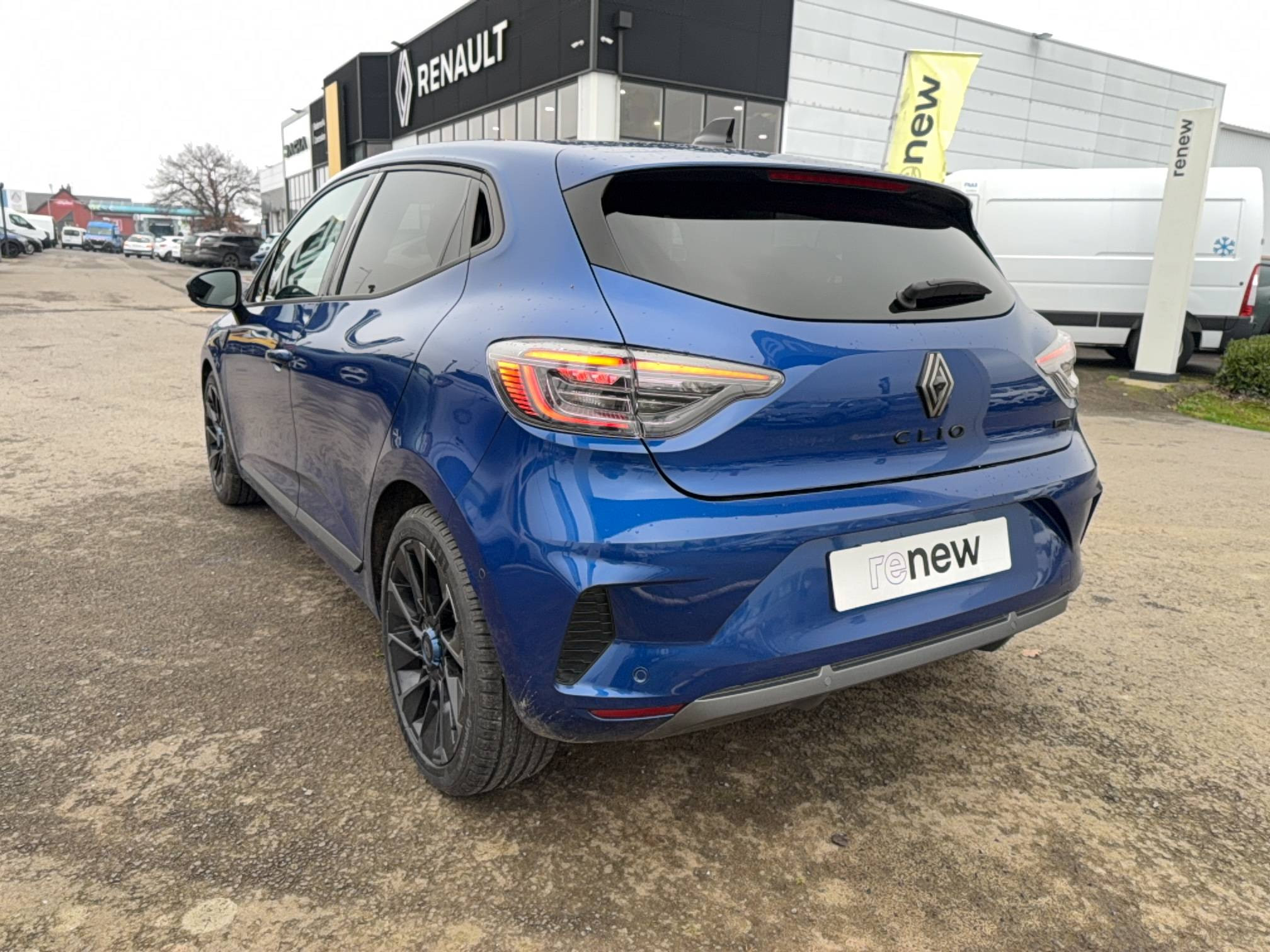 Vente en ligne Renault Clio 5 Clio E-Tech full hybrid 145 au prix de 21 980 €