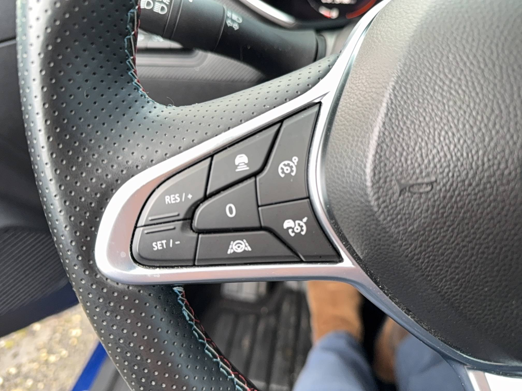 Vente en ligne Renault Clio 5 Clio E-Tech full hybrid 145 au prix de 20 990 €