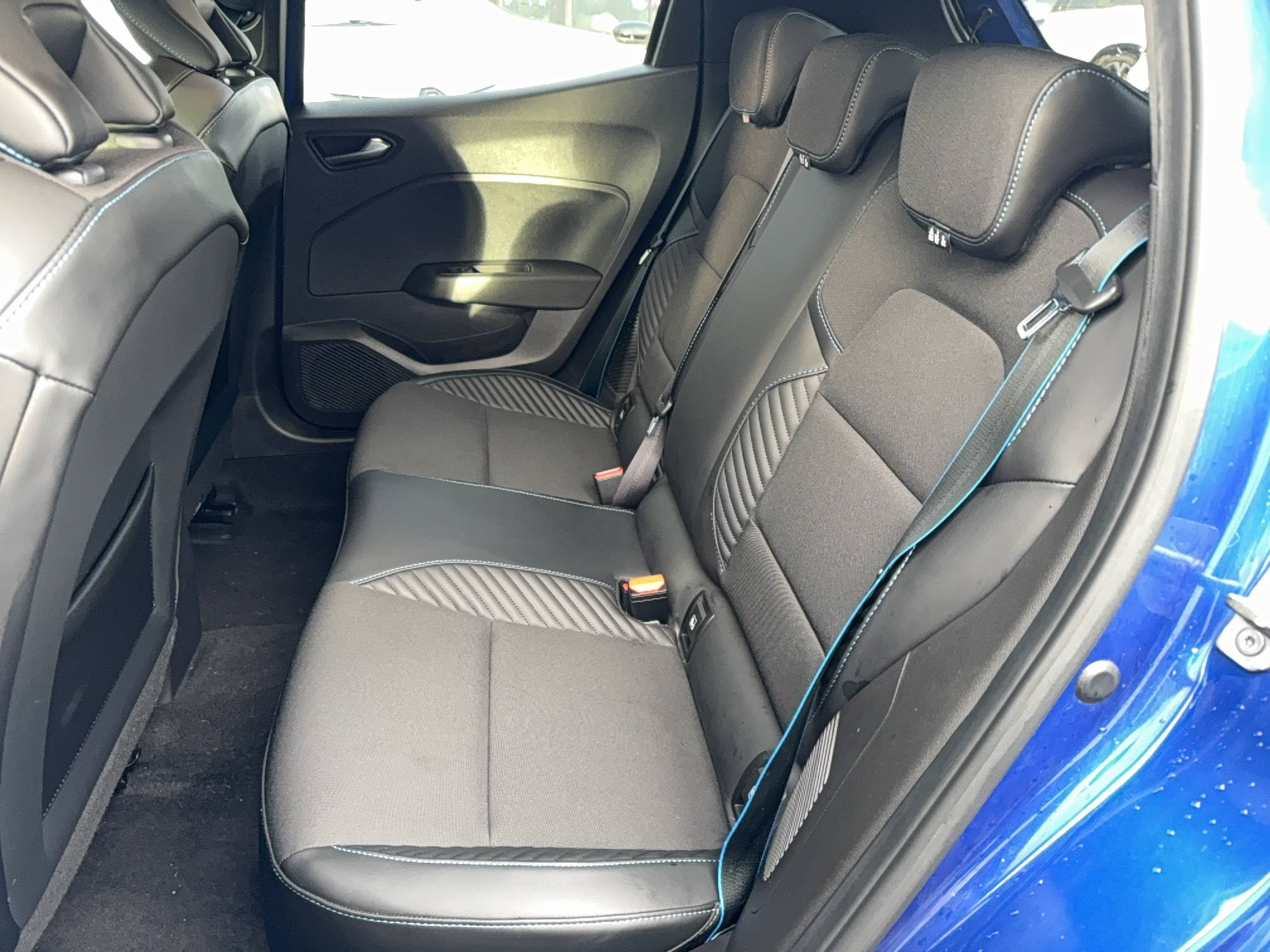 Vente en ligne Renault Clio 5 Clio E-Tech full hybrid 145 au prix de 20 990 €