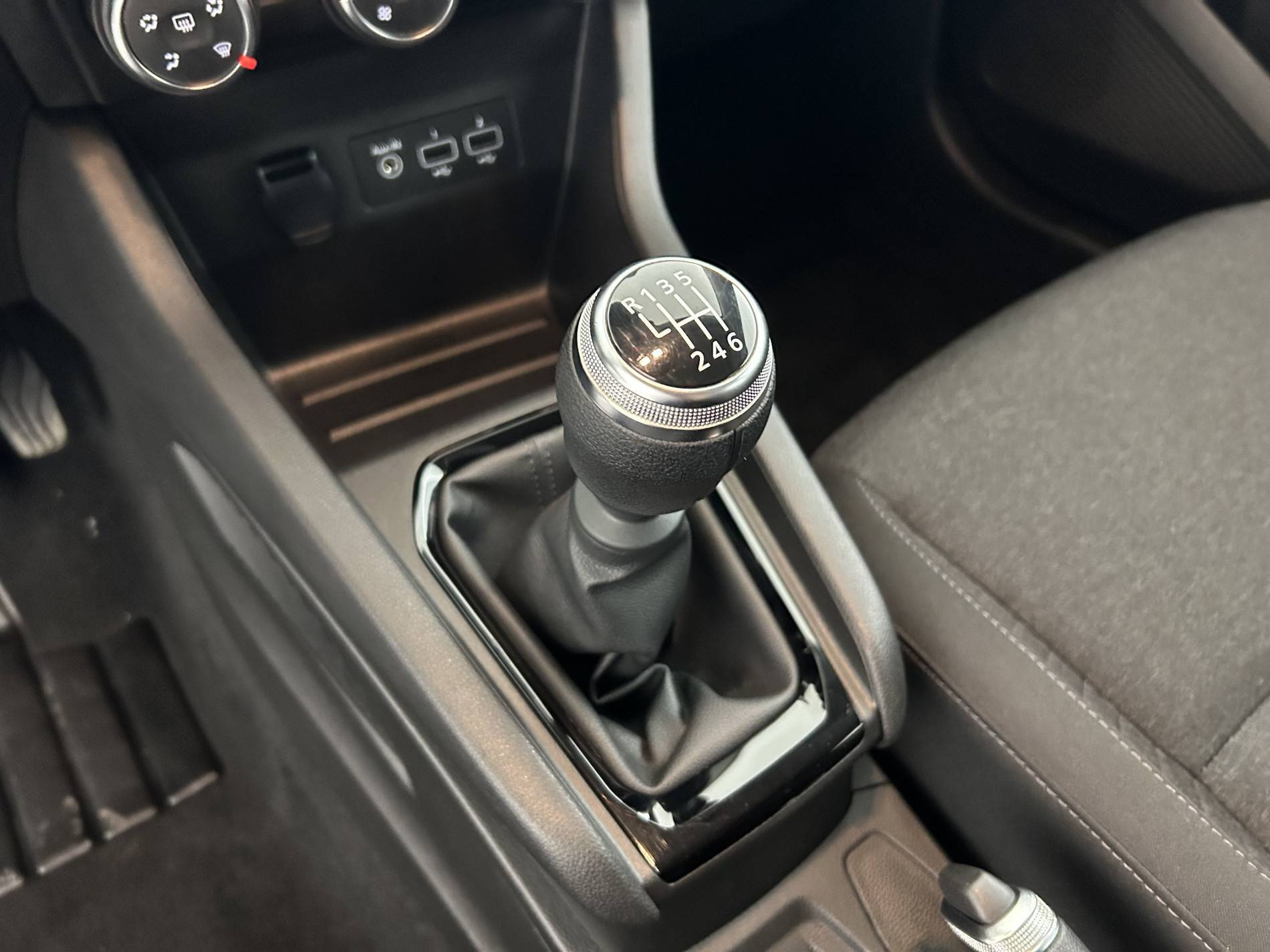 Vente en ligne Renault Clio 5 Clio TCe 90 au prix de 13 480 €