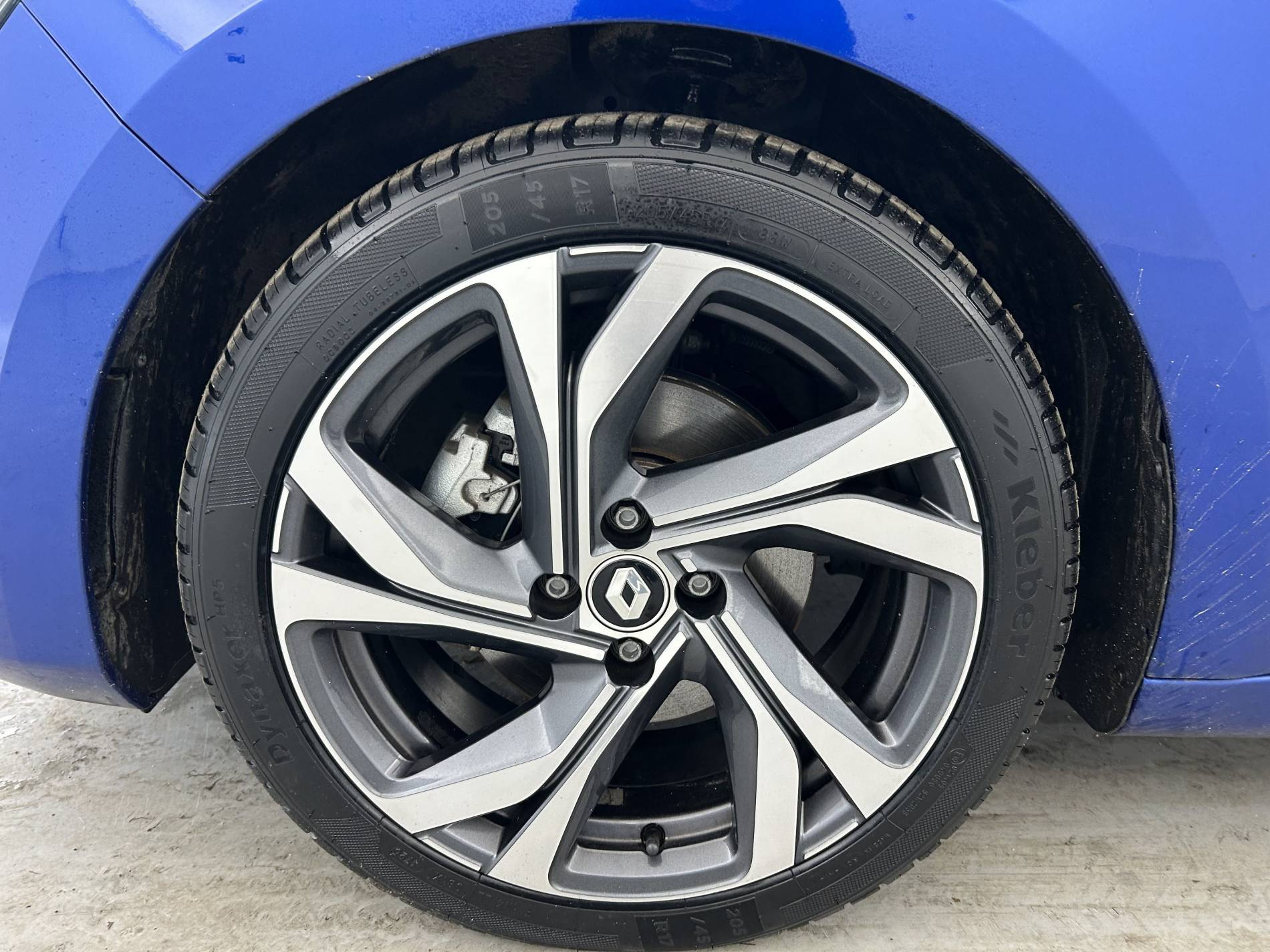 Vente en ligne Renault Clio 5 Clio E-Tech 140 - 21N au prix de 16 790 €