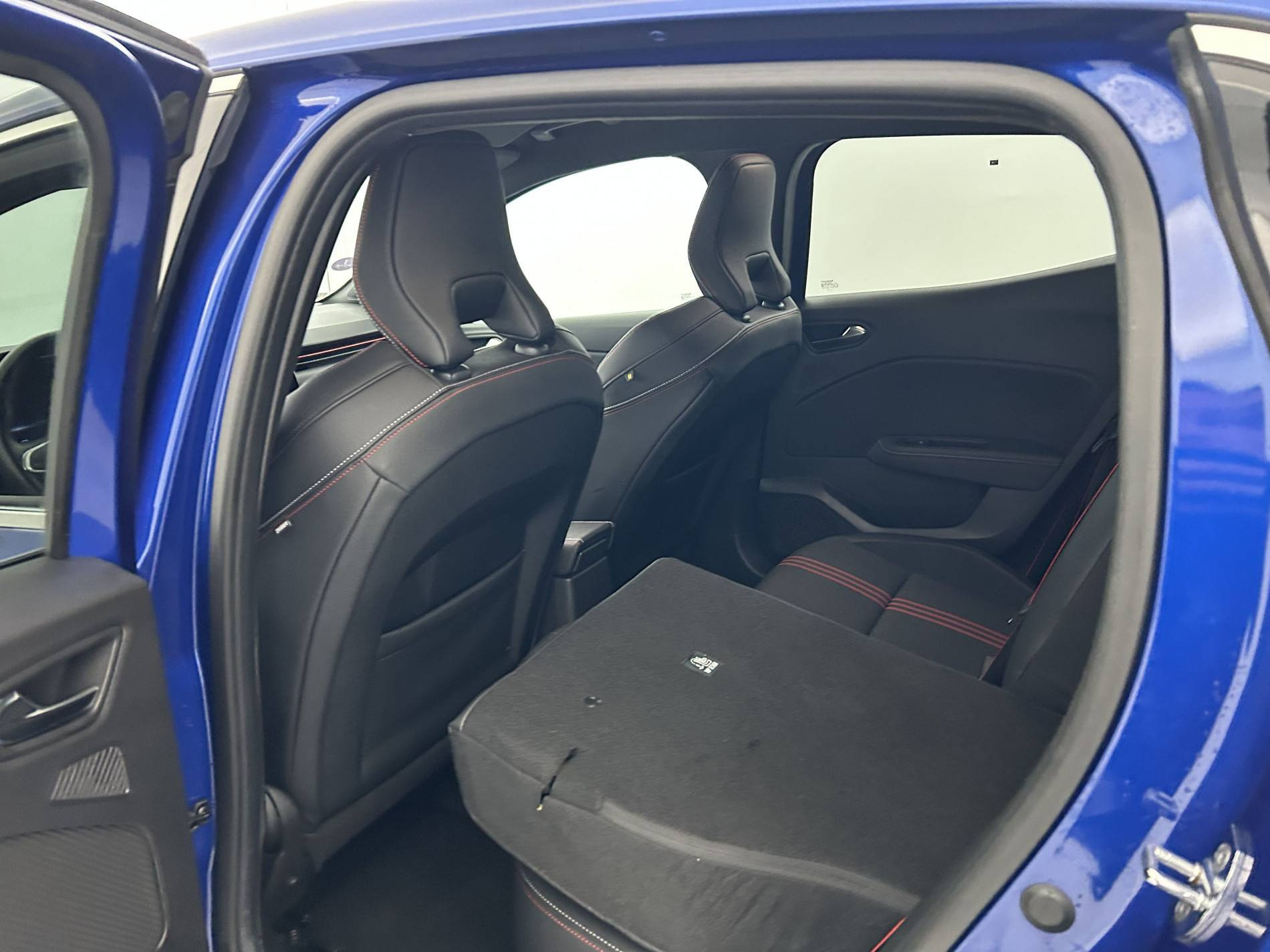 Vente en ligne Renault Clio 5 Clio E-Tech 140 - 21N au prix de 16 790 €