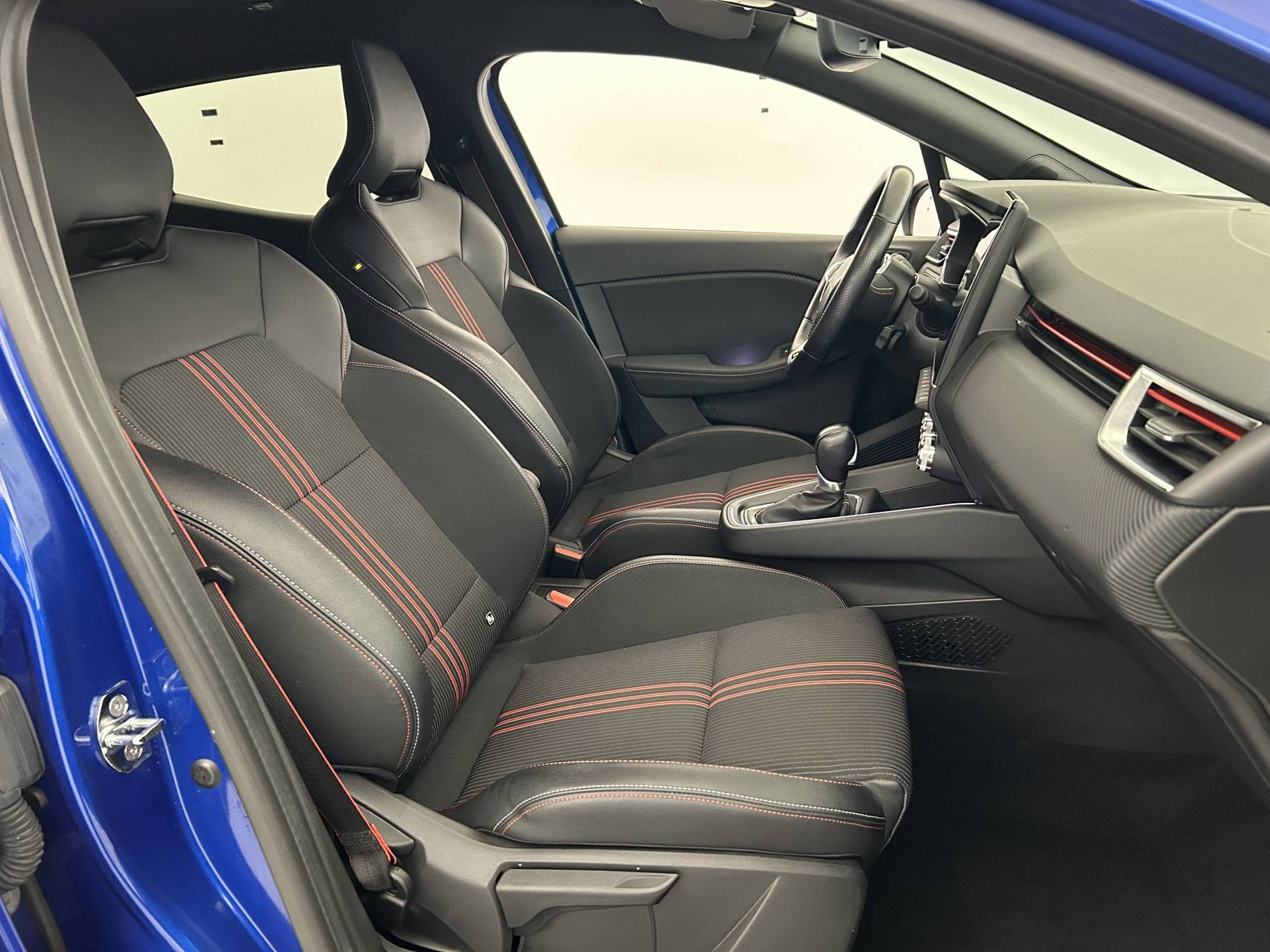 Vente en ligne Renault Clio 5 Clio E-Tech 140 - 21N au prix de 16 790 €