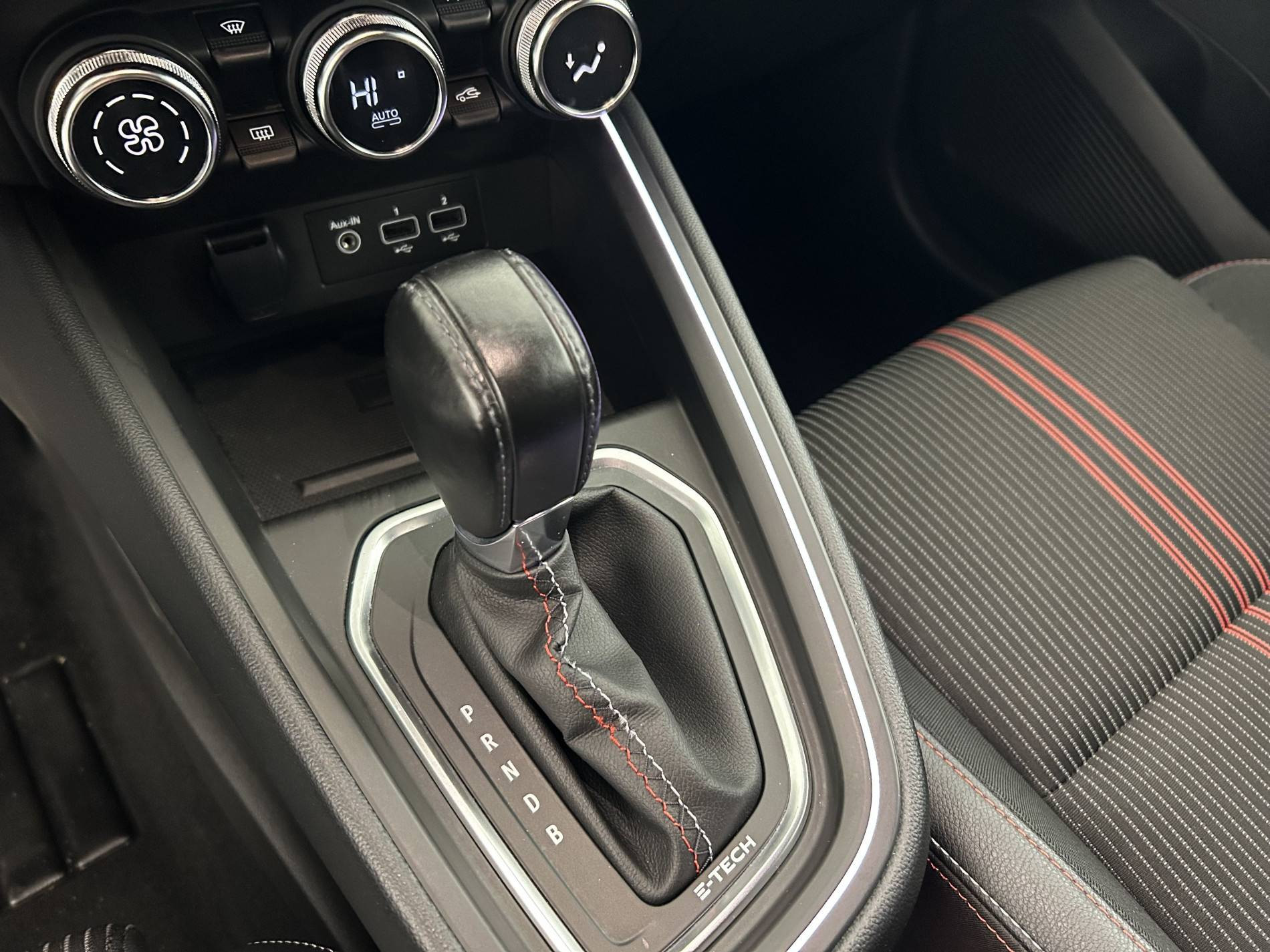 Vente en ligne Renault Clio 5 Clio E-Tech 140 - 21N au prix de 16 790 €