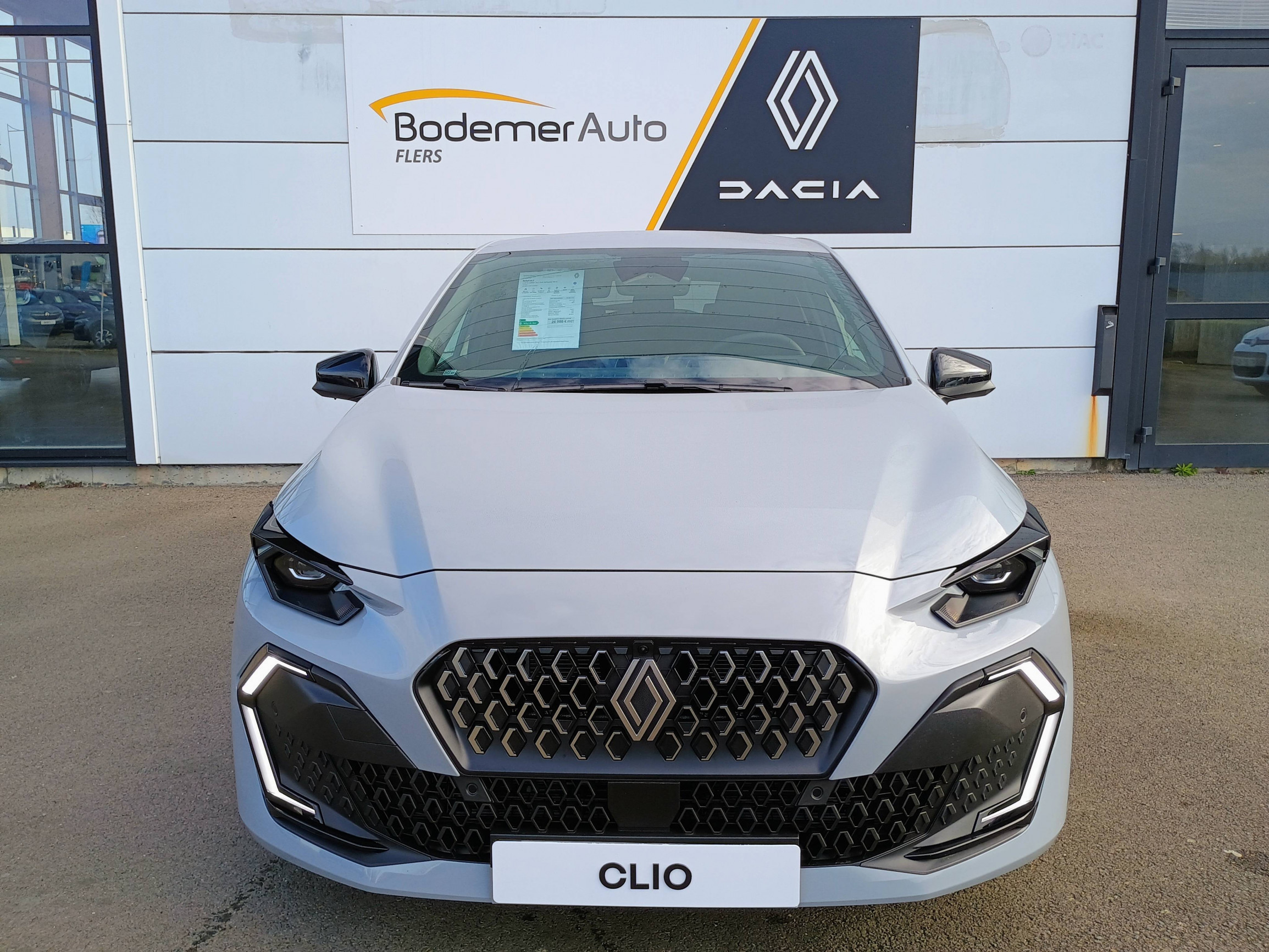 Vente en ligne Renault Clio 6 Clio E-Tech full hybrid 160 ch au prix de 26 980 €