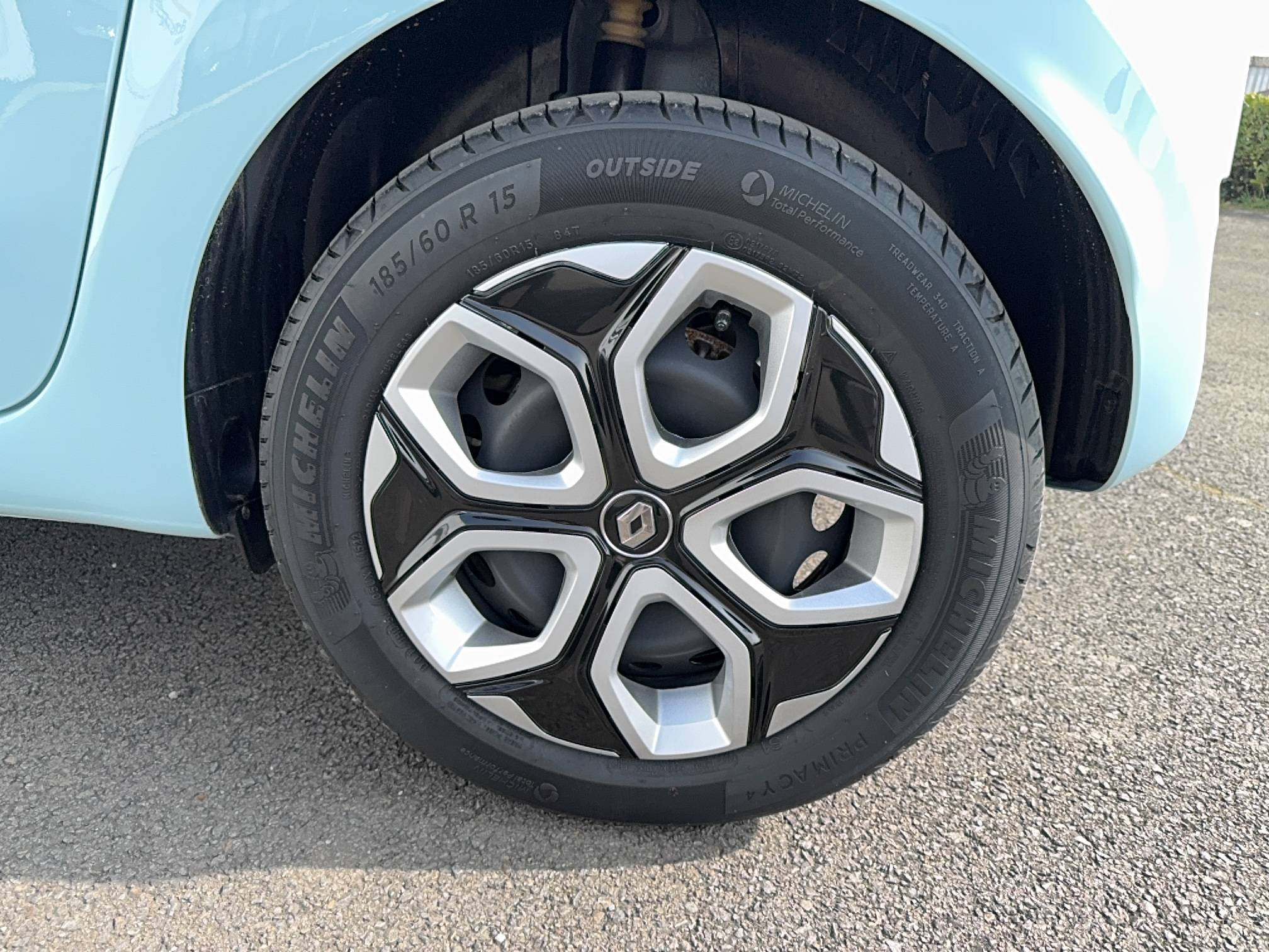 Vente en ligne Renault Twingo Electrique Twingo III E-Tech au prix de 10 590 €