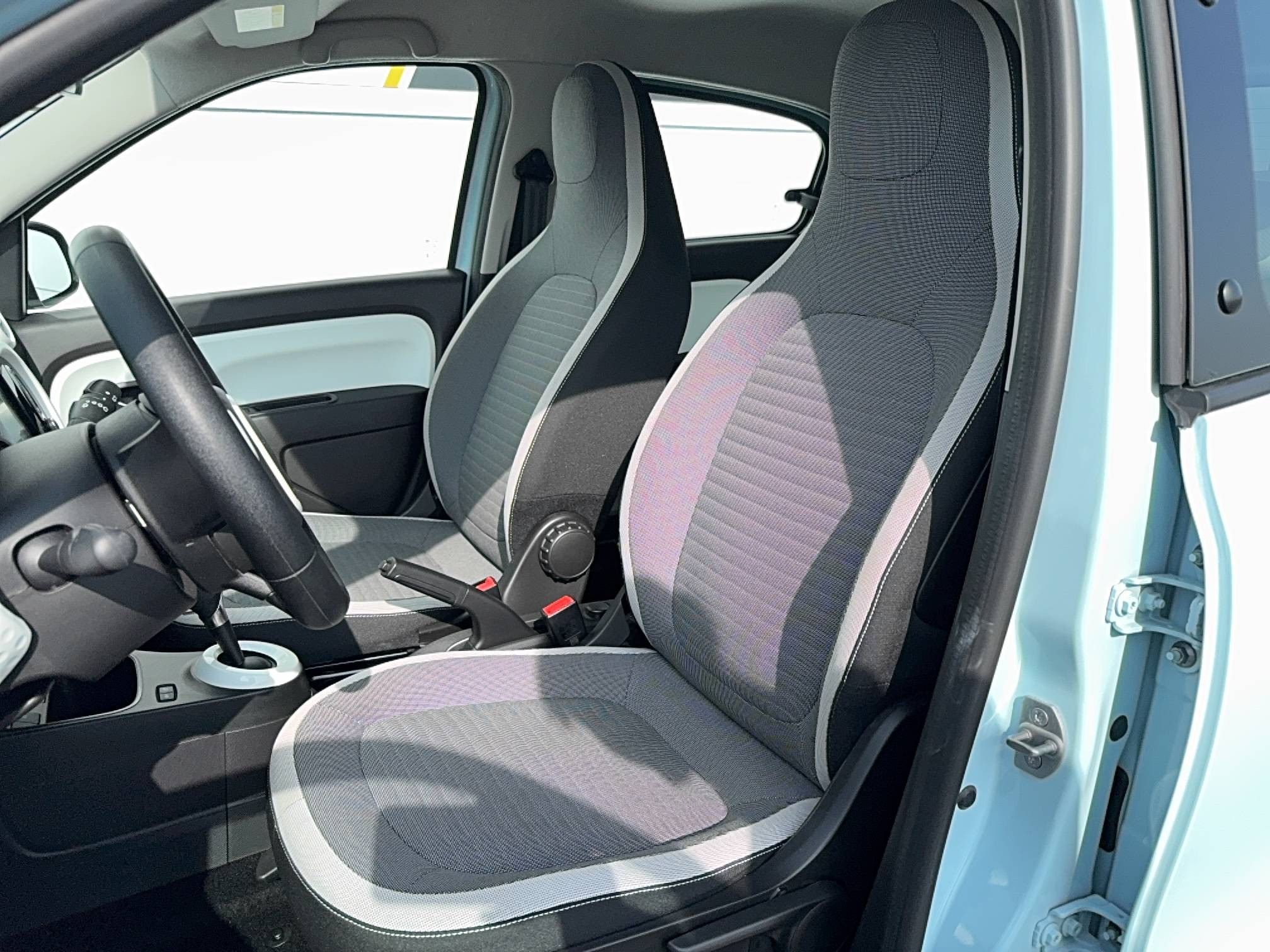 Vente en ligne Renault Twingo Electrique Twingo III E-Tech au prix de 10 590 €