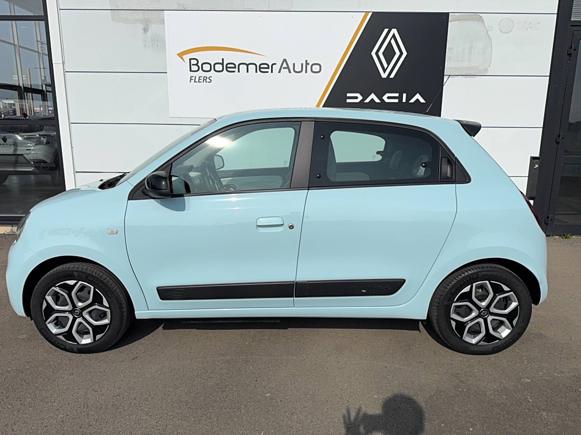 Vente en ligne Renault Twingo Electrique Twingo III E-Tech au prix de 10 590 €
