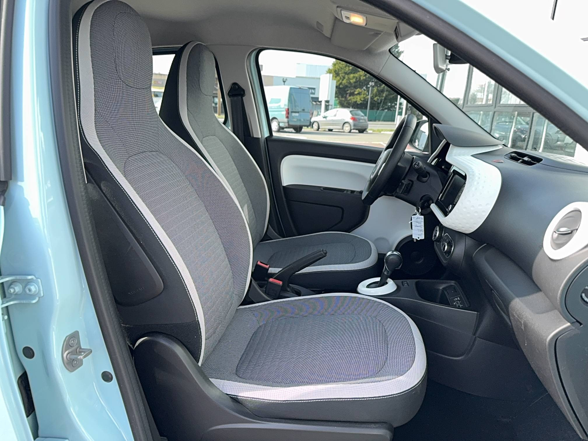 Vente en ligne Renault Twingo Electrique Twingo III E-Tech au prix de 10 590 €