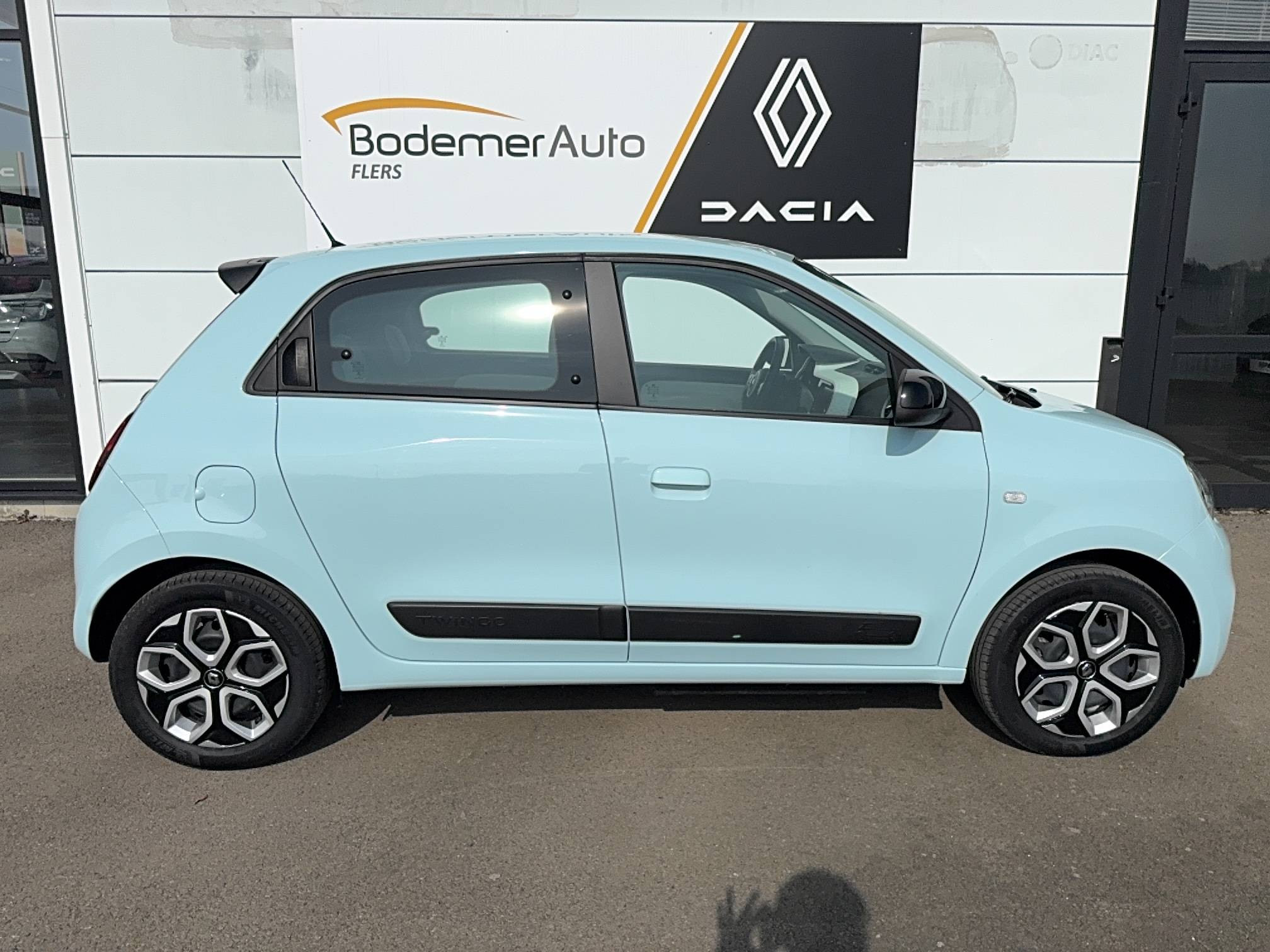 Vente en ligne Renault Twingo Electrique Twingo III E-Tech au prix de 10 590 €