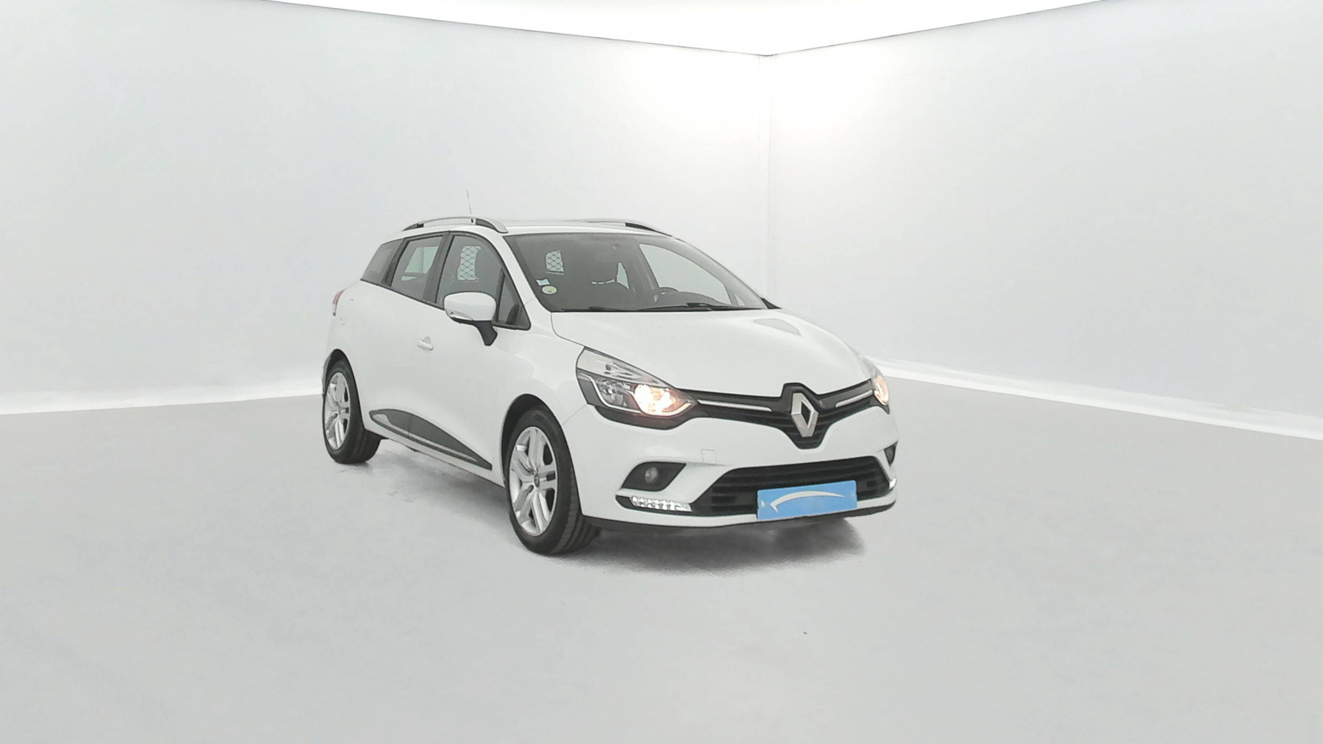 Vente en ligne Renault Clio 4 Estate Clio Estate dCi 90 E6C au prix de 8 690 €