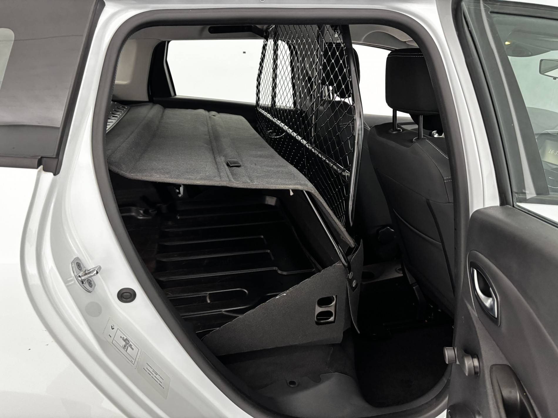 Vente en ligne Renault Clio 4 Estate Clio Estate dCi 90 E6C au prix de 8 690 €