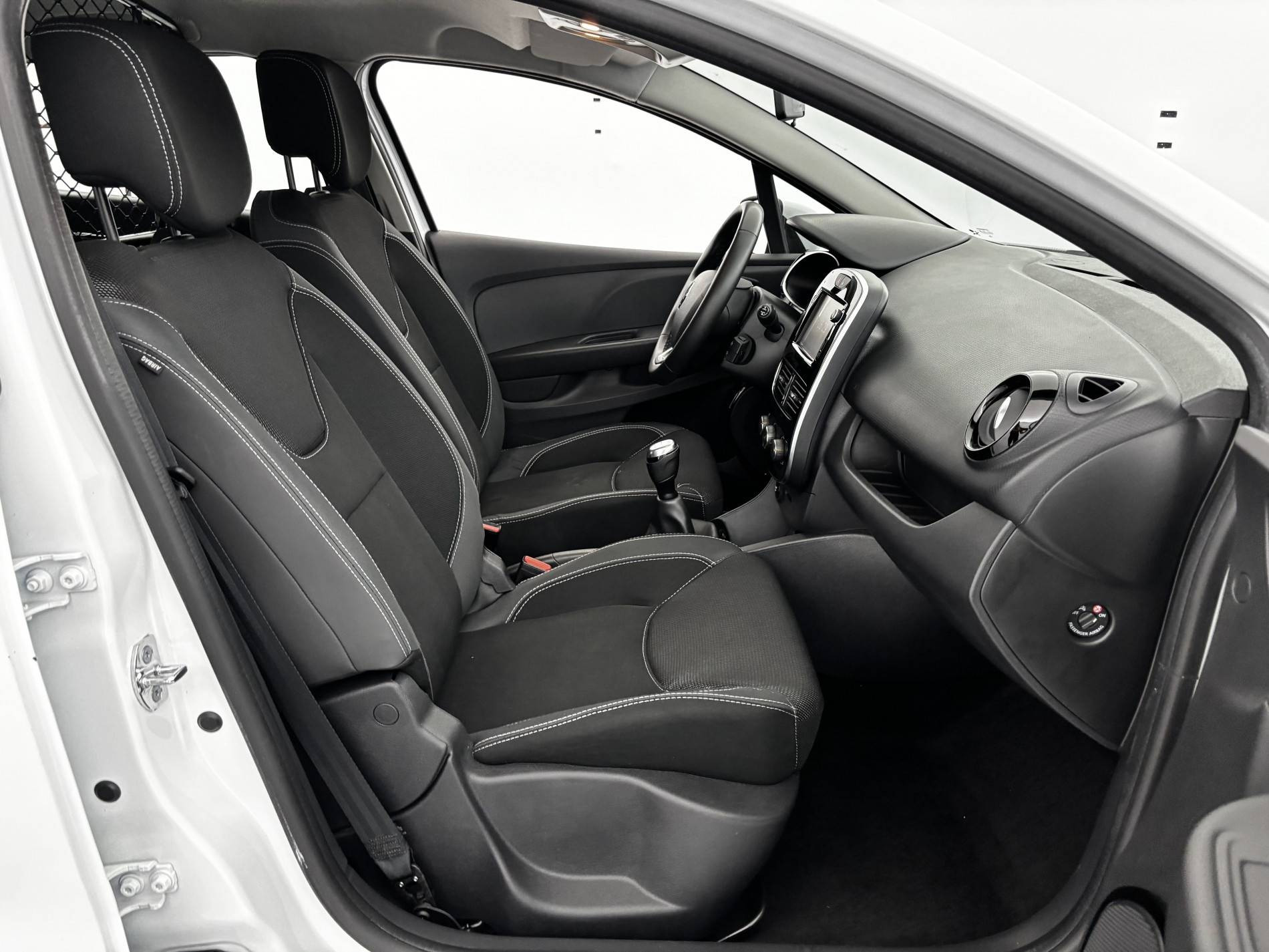 Vente en ligne Renault Clio 4 Estate Clio Estate dCi 90 E6C au prix de 8 690 €