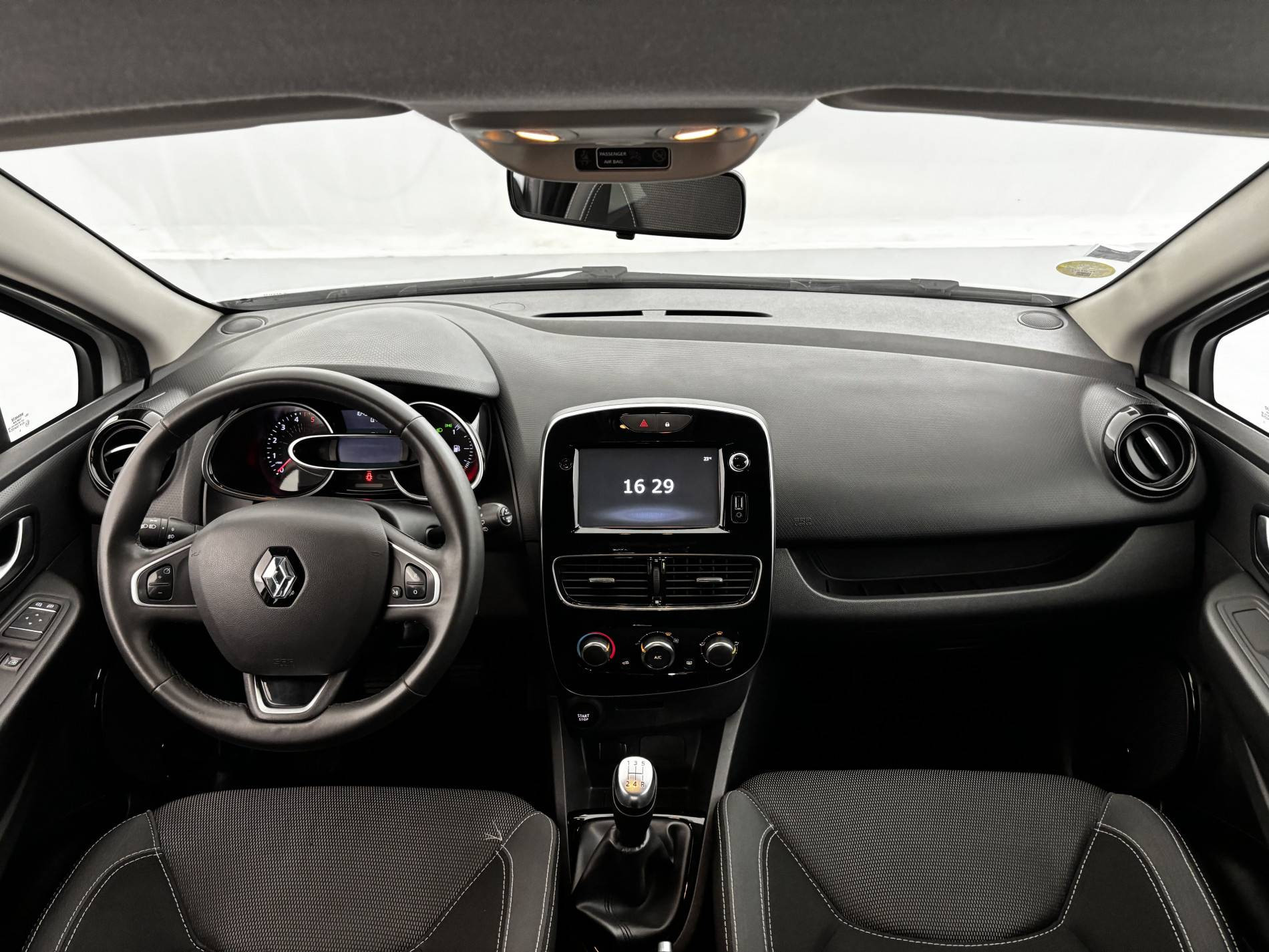 Vente en ligne Renault Clio 4 Estate Clio Estate dCi 90 E6C au prix de 8 690 €