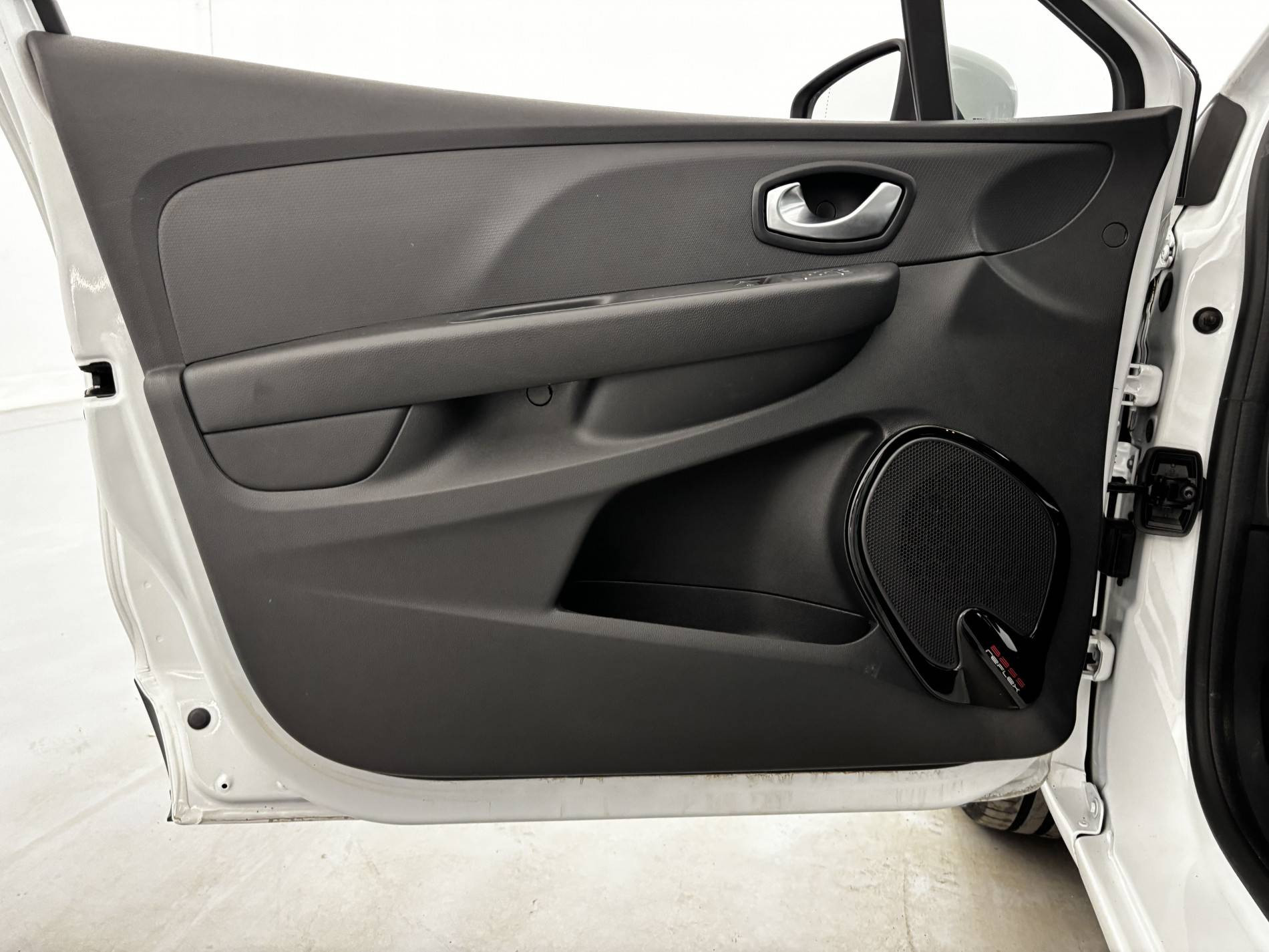 Vente en ligne Renault Clio 4 Estate Clio Estate dCi 90 E6C au prix de 8 690 €