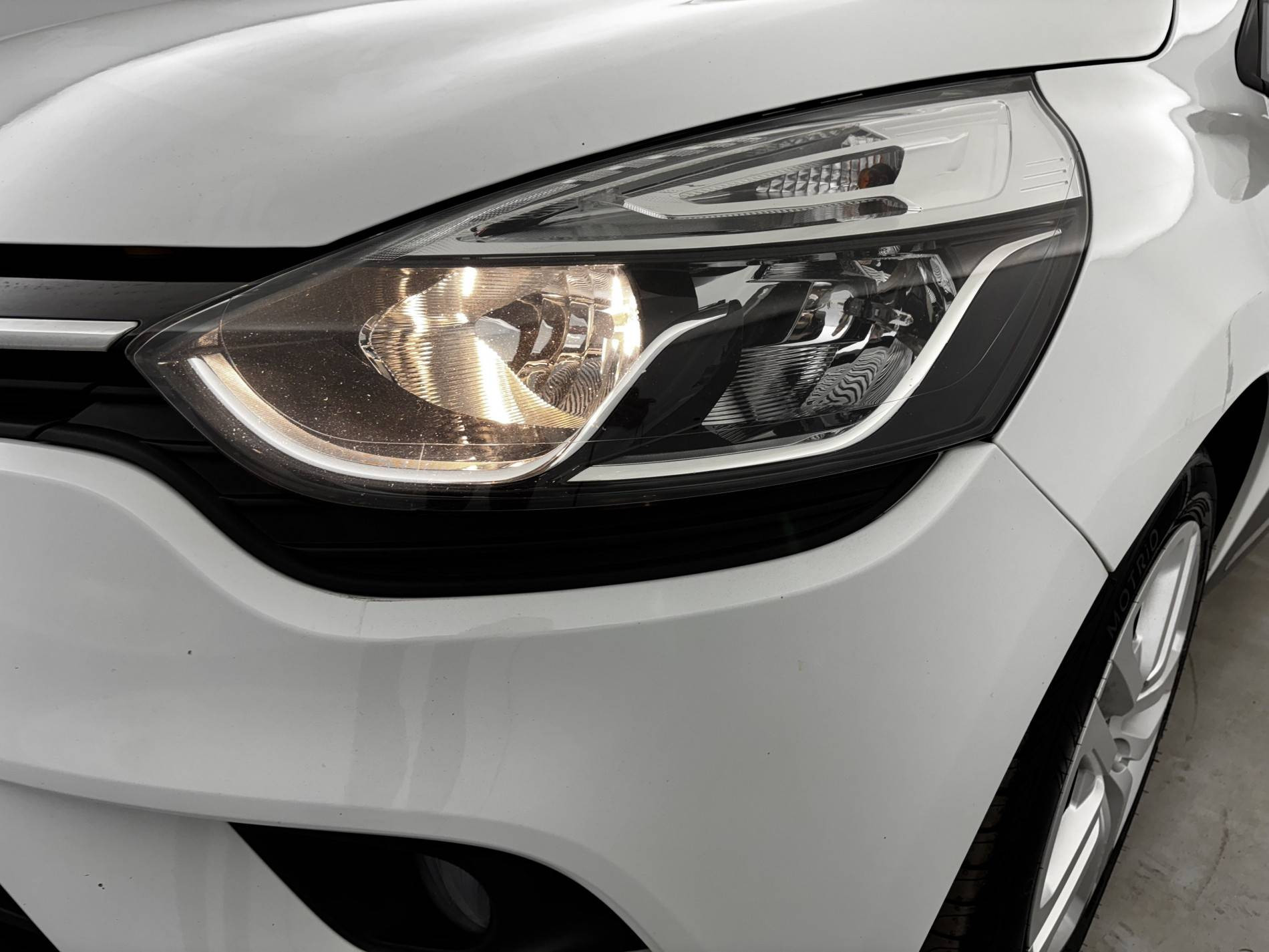 Vente en ligne Renault Clio 4 Estate Clio Estate dCi 90 E6C au prix de 8 690 €