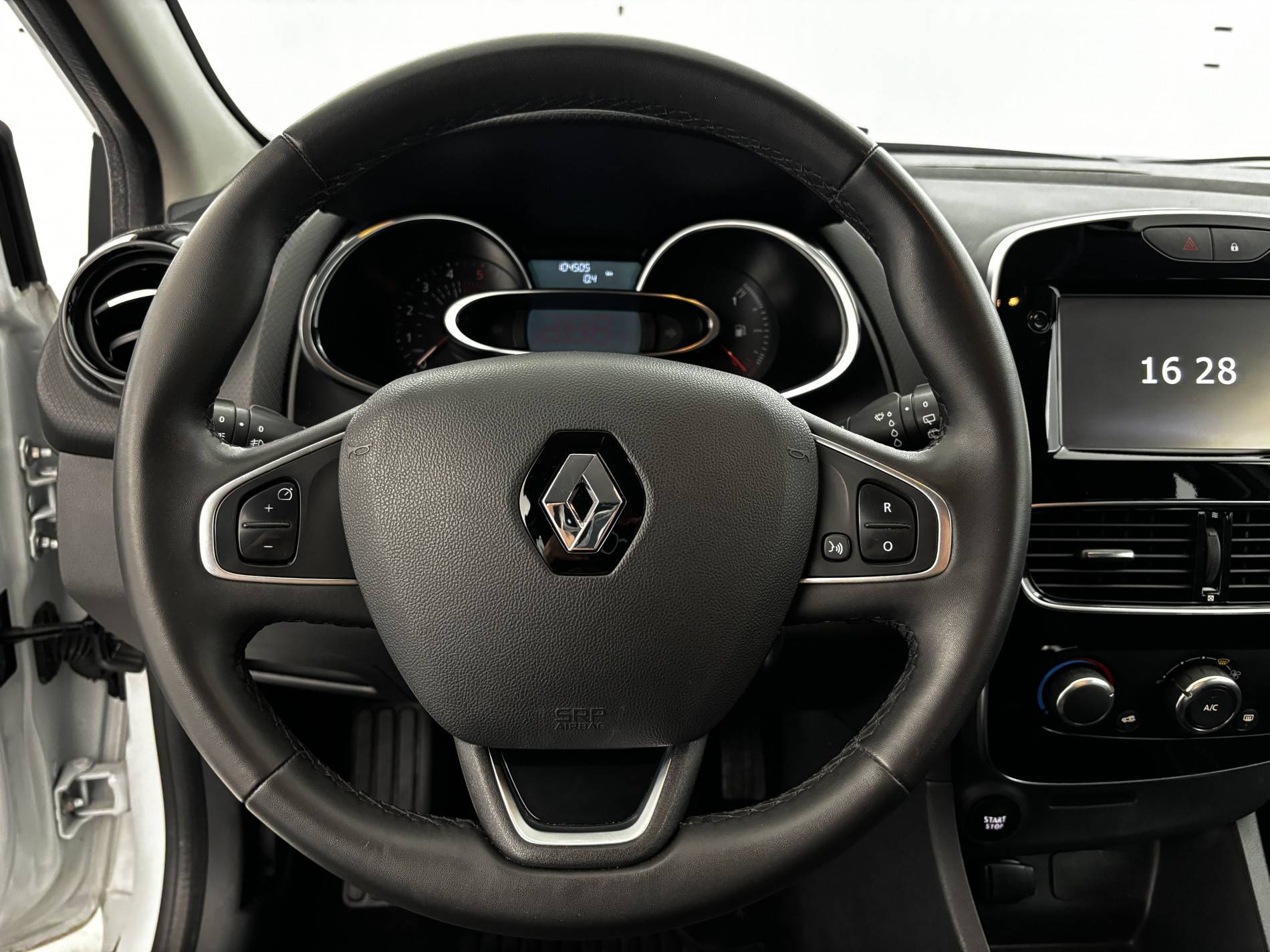 Vente en ligne Renault Clio 4 Estate Clio Estate dCi 90 E6C au prix de 8 690 €