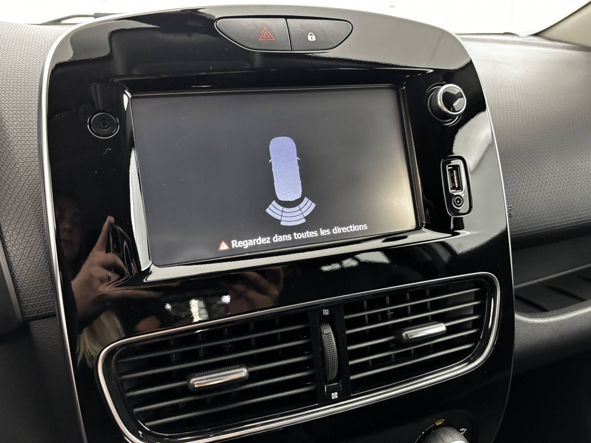 Vente en ligne Renault Clio 4 Estate Clio Estate dCi 90 E6C au prix de 8 690 €