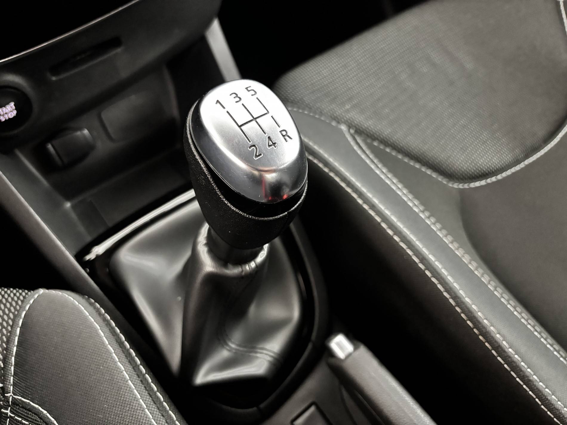 Vente en ligne Renault Clio 4 Estate Clio Estate dCi 90 E6C au prix de 8 690 €